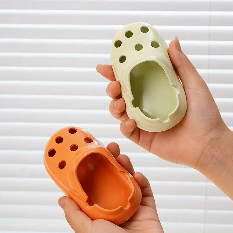 Creative Cute Hole Shoe Ashtray, Flame Retardant PP Material+anti Fly Ash, Suitable for Home/office/hotel Panoramic View