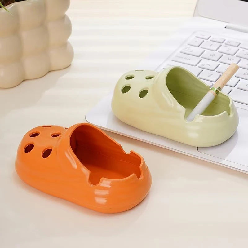 Creative Cute Hole Shoe Ashtray, Flame Retardant PP Material+anti Fly Ash, Suitable for Home/office/hotel Panoramic View