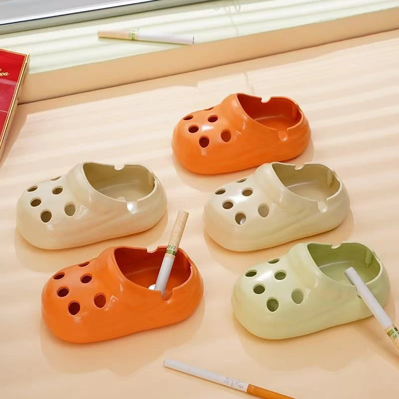 Creative Cute Hole Shoe Ashtray, Flame Retardant PP Material+anti Fly Ash, Suitable for Home/office/hotel Panoramic View