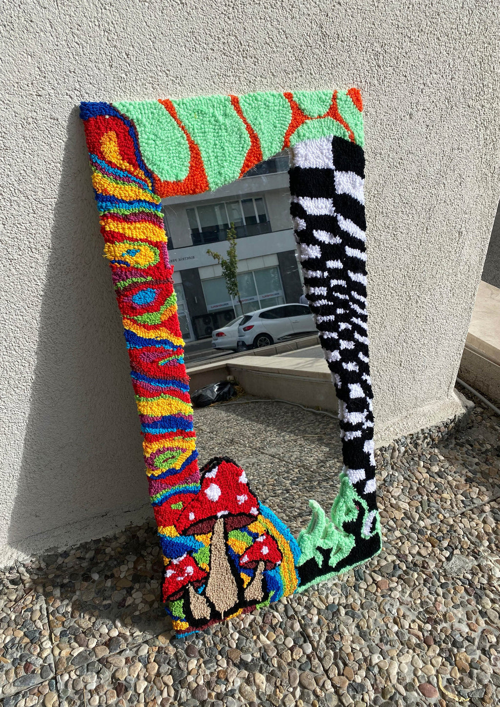 OrnnWorks Handmade Psychedelic Mushroom Tufted Mirror Rug
