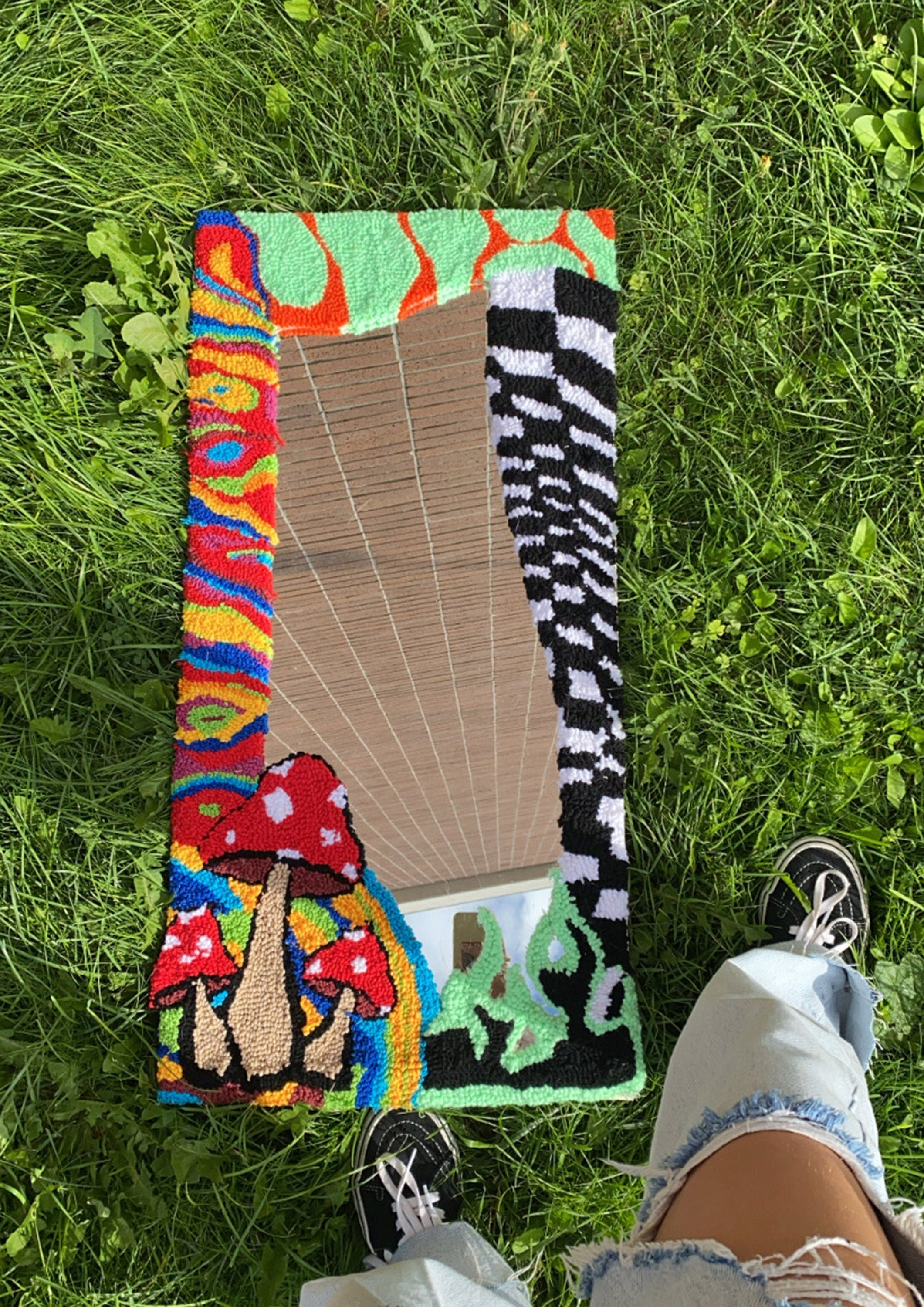 OrnnWorks Handmade Psychedelic Mushroom Tufted Mirror Rug
