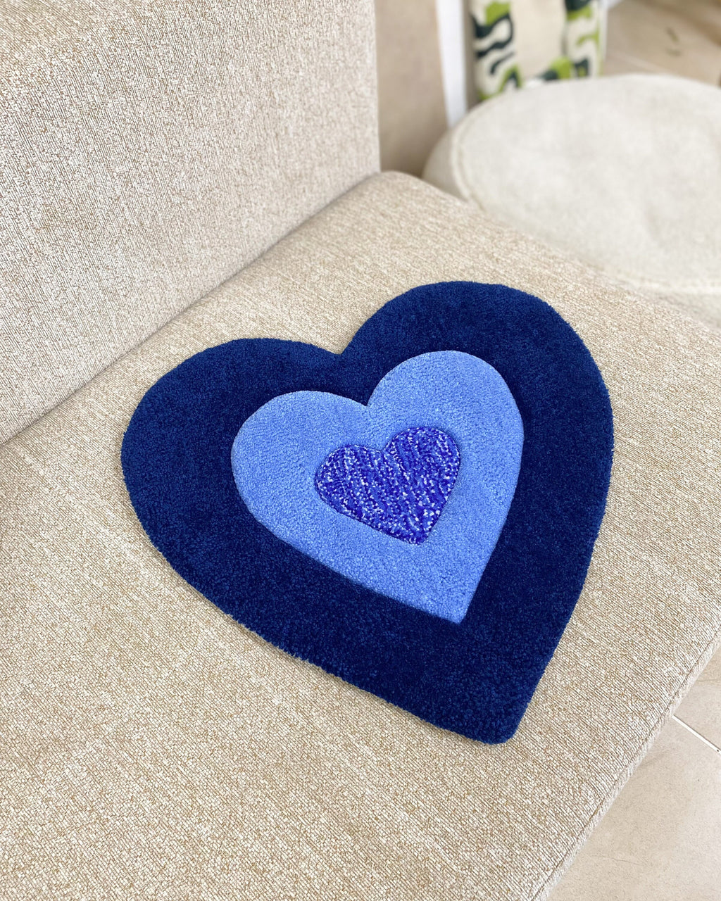 LargoModern Handmade Tufted Heart Rug Fluffy and Soft