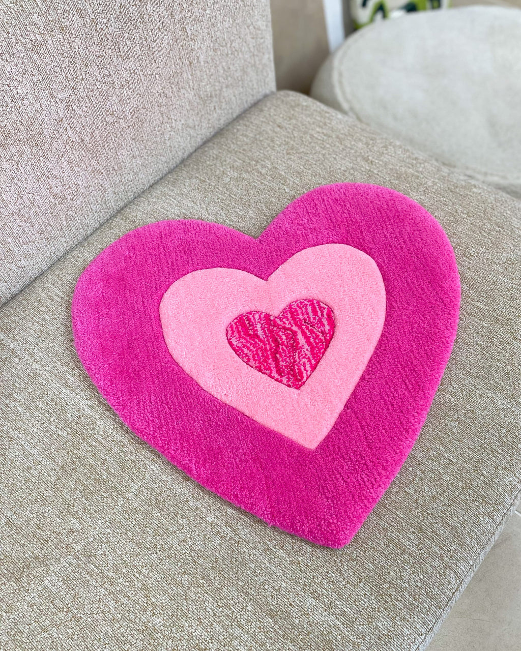 LargoModern Handmade Tufted Heart Rug Fluffy and Soft