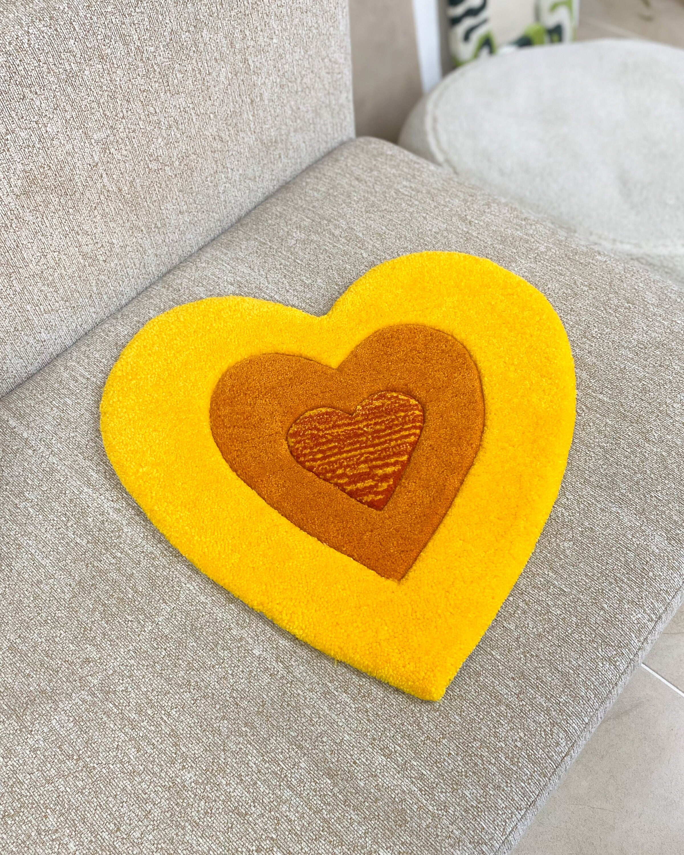 LargoModern Handmade Tufted Heart Rug Fluffy and Soft