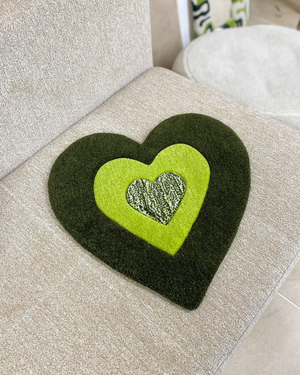 LargoModern Handmade Tufted Heart Rug Fluffy and Soft