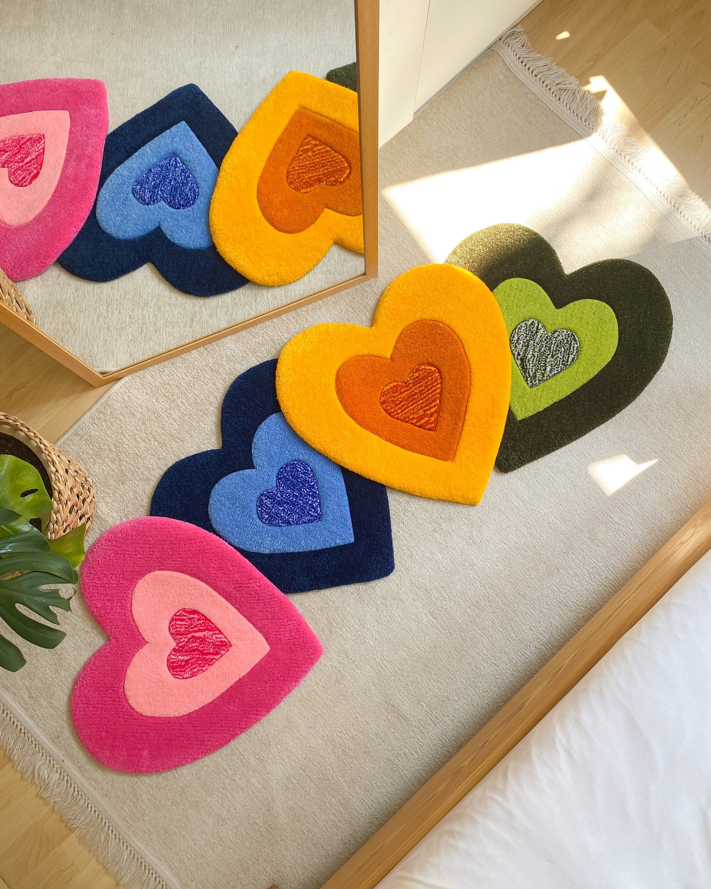 LargoModern Handmade Tufted Heart Rug Fluffy and Soft