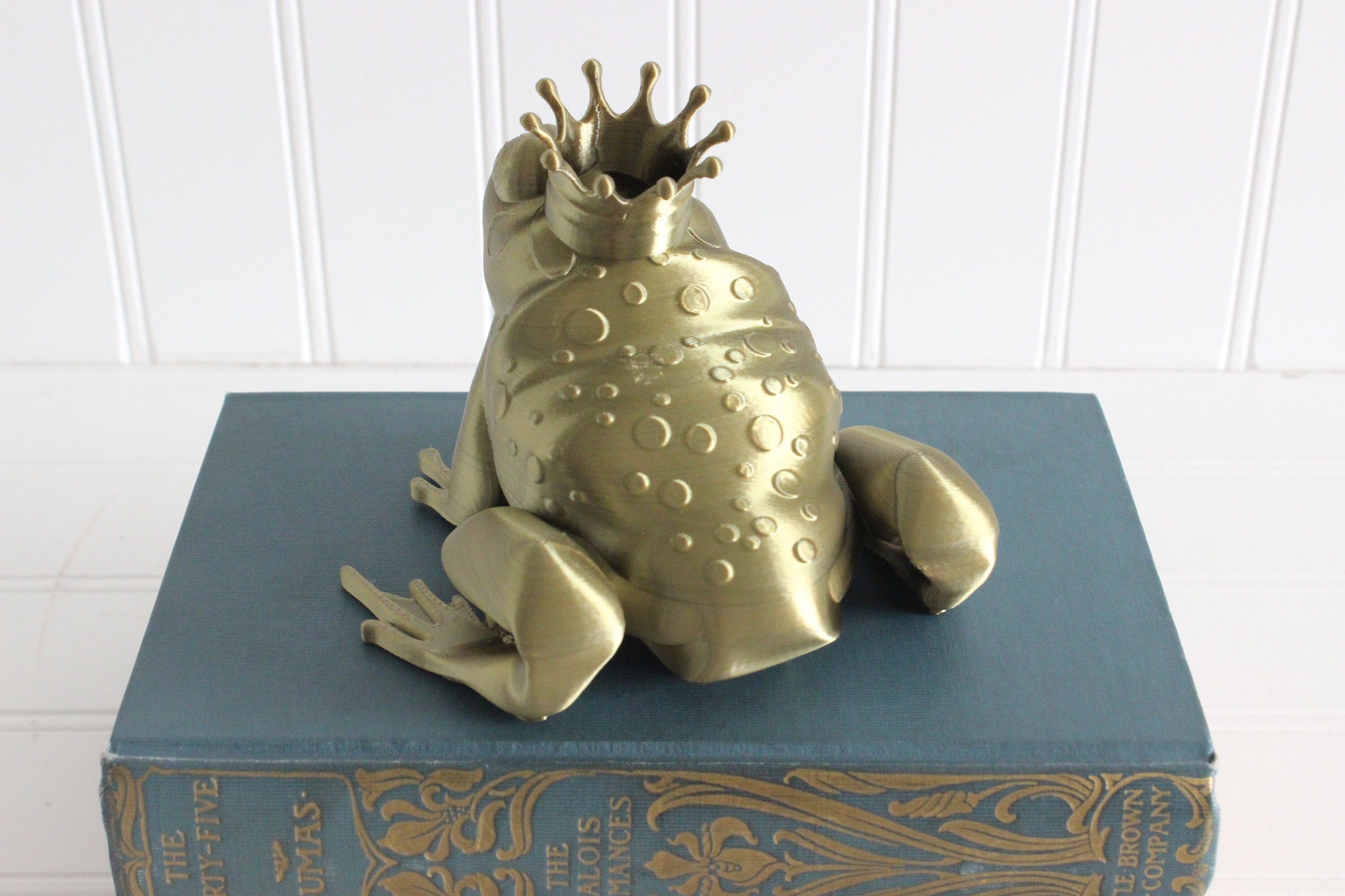 DelightfullyDutch Frog Prince Figurine with Crown Fairytale Decor 2 Sizes