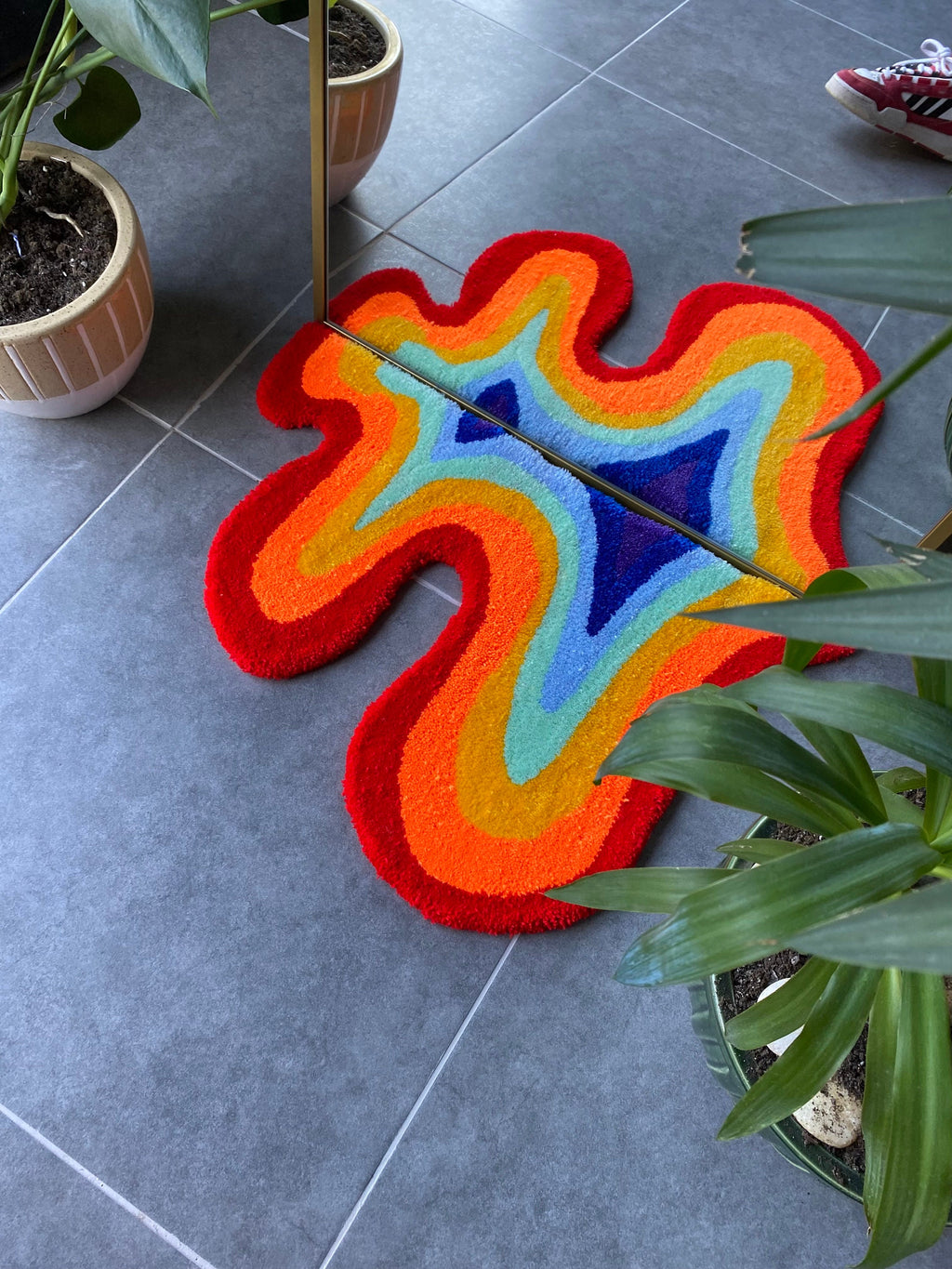 OrnnWorks Drippy Fluid Rainbow Fluffy Tufted Mirror Rug