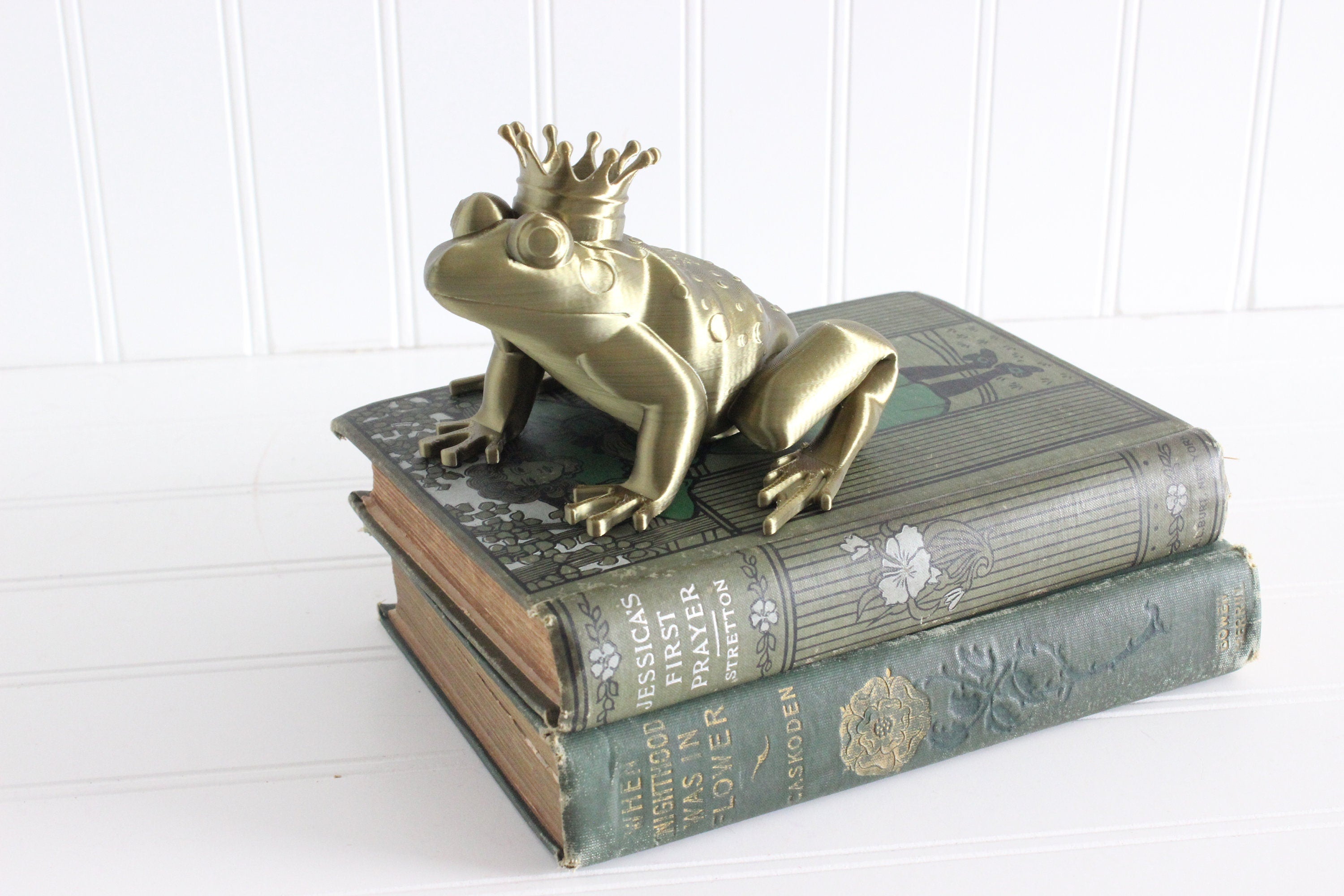 DelightfullyDutch Frog Prince Figurine with Crown Fairytale Decor 2 Sizes