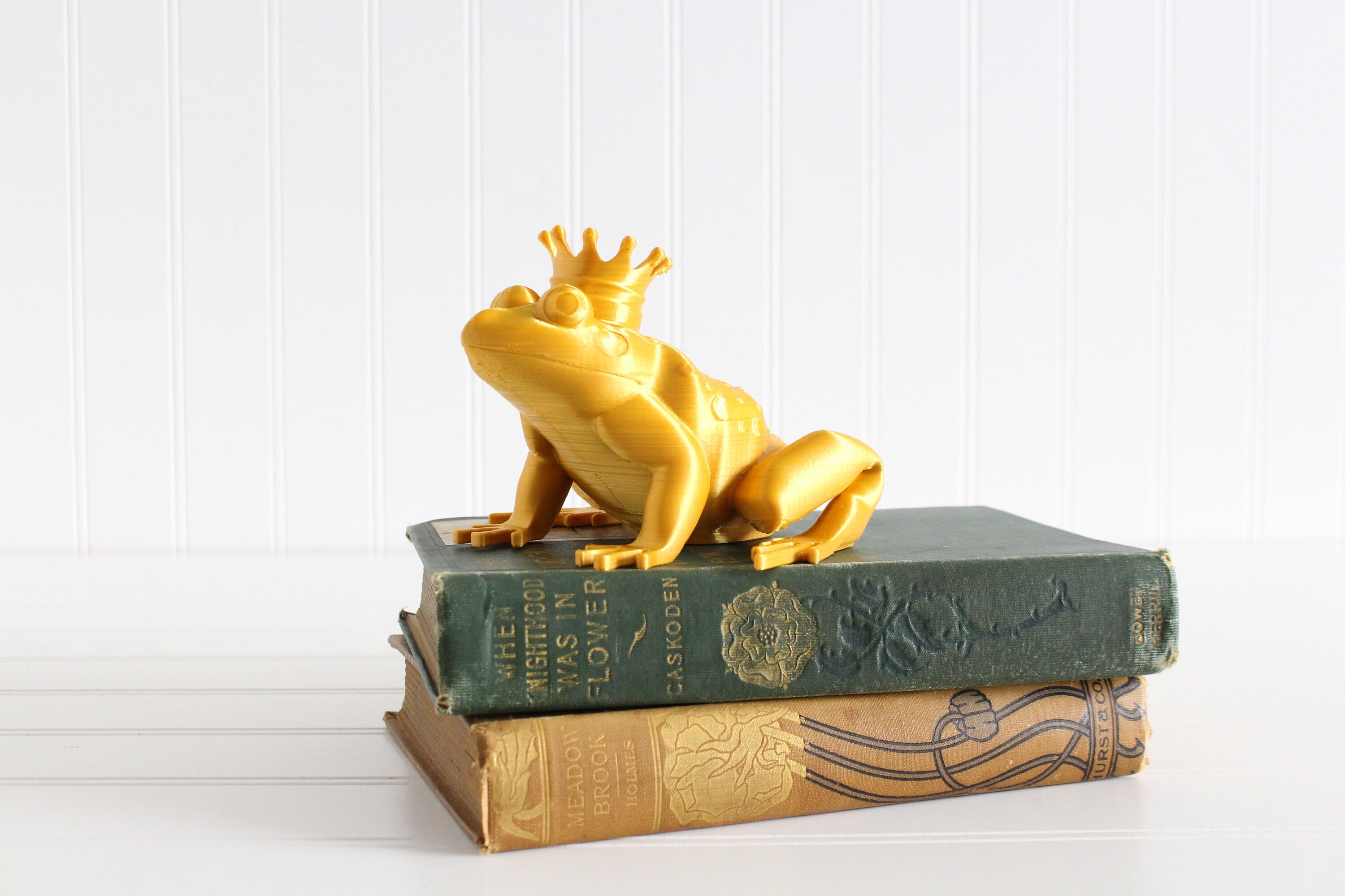 DelightfullyDutch Frog Prince Figurine with Crown Fairytale Decor 2 Sizes