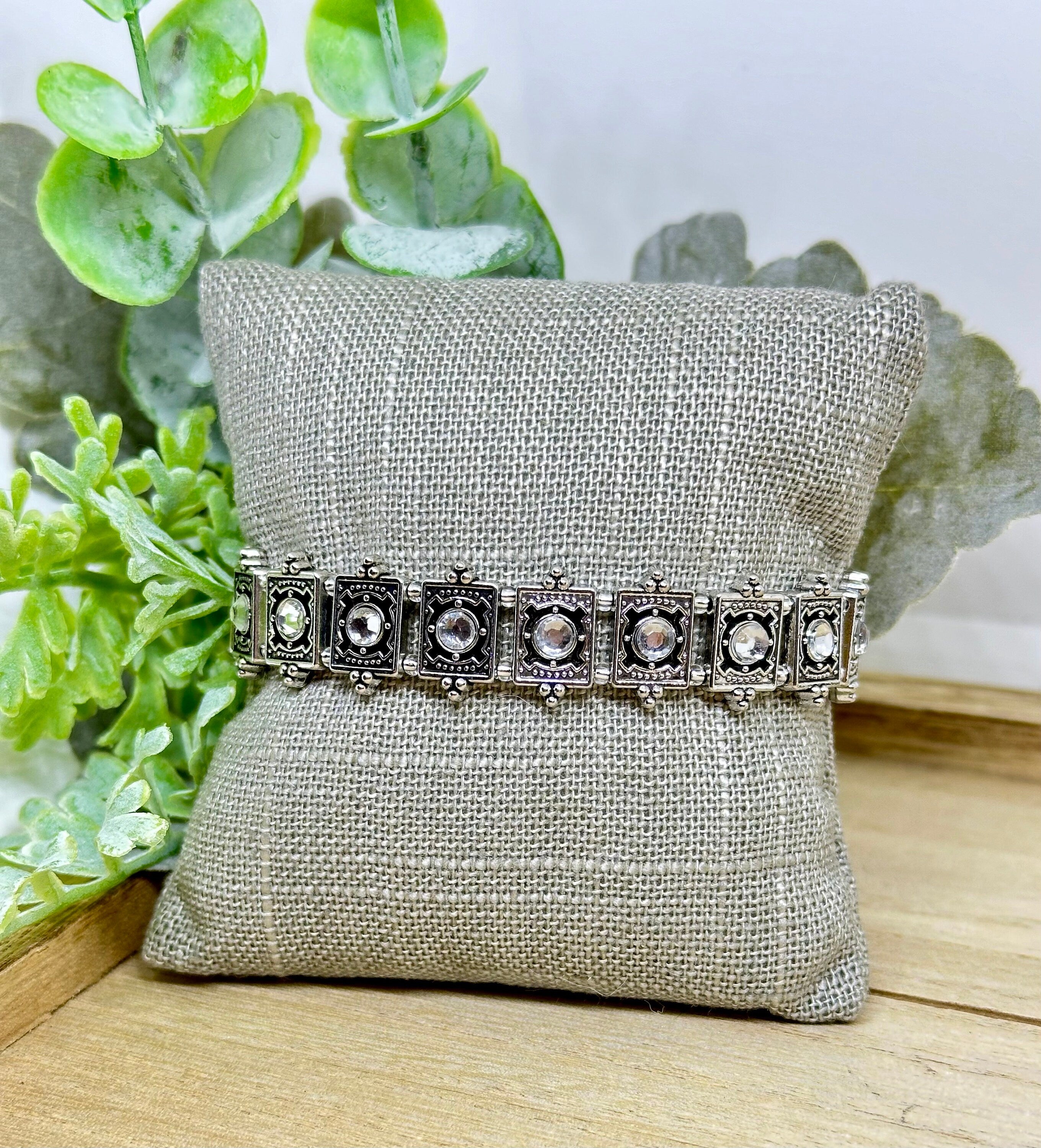 MossberryandStone Vintage Look Mid Century Silver Stretch Bracelet Clear Glass Gem