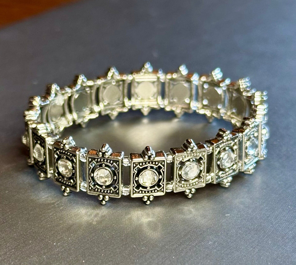 MossberryandStone Vintage Look Mid Century Silver Stretch Bracelet Clear Glass Gem