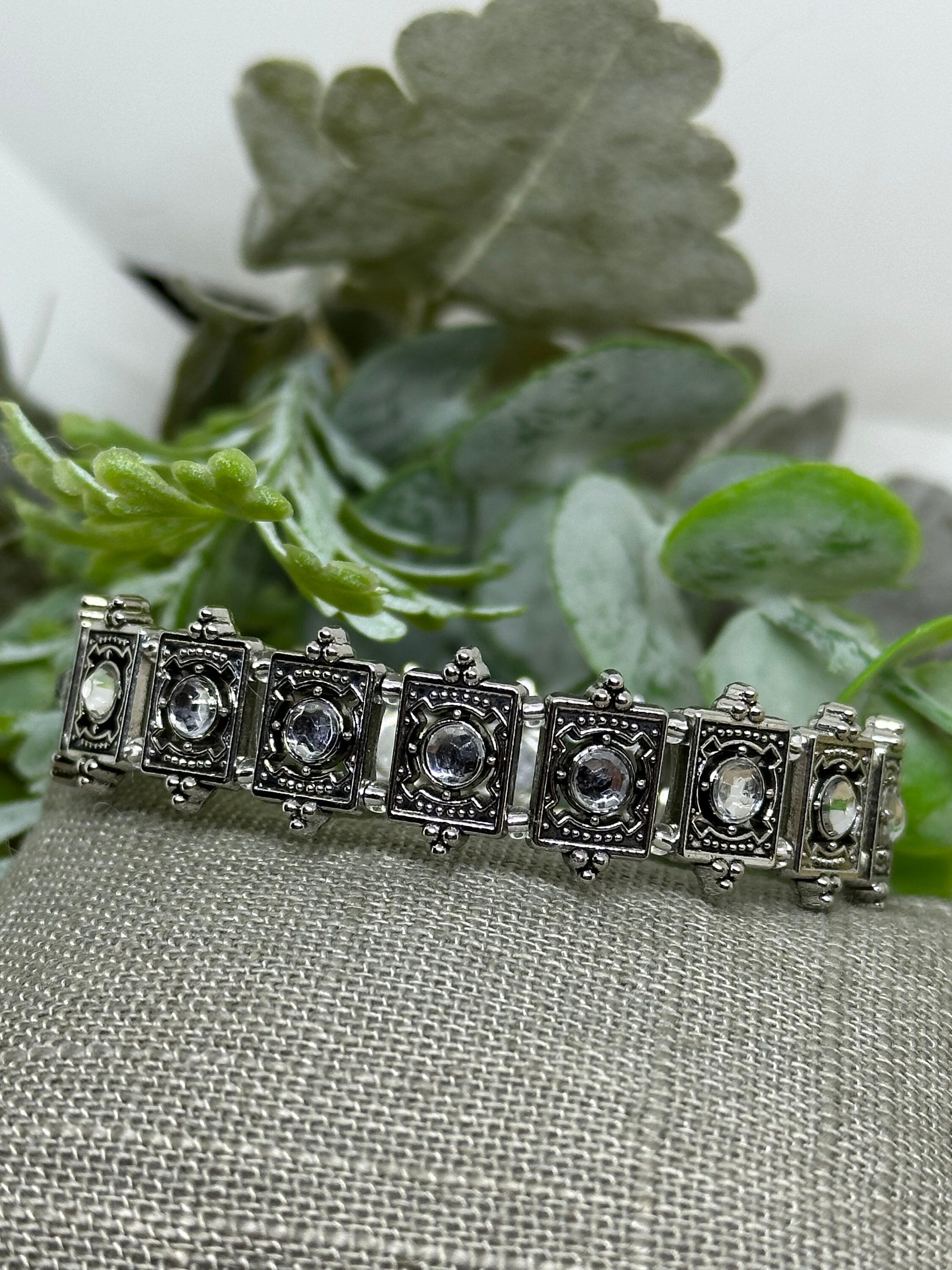 MossberryandStone Vintage Look Mid Century Silver Stretch Bracelet Clear Glass Gem