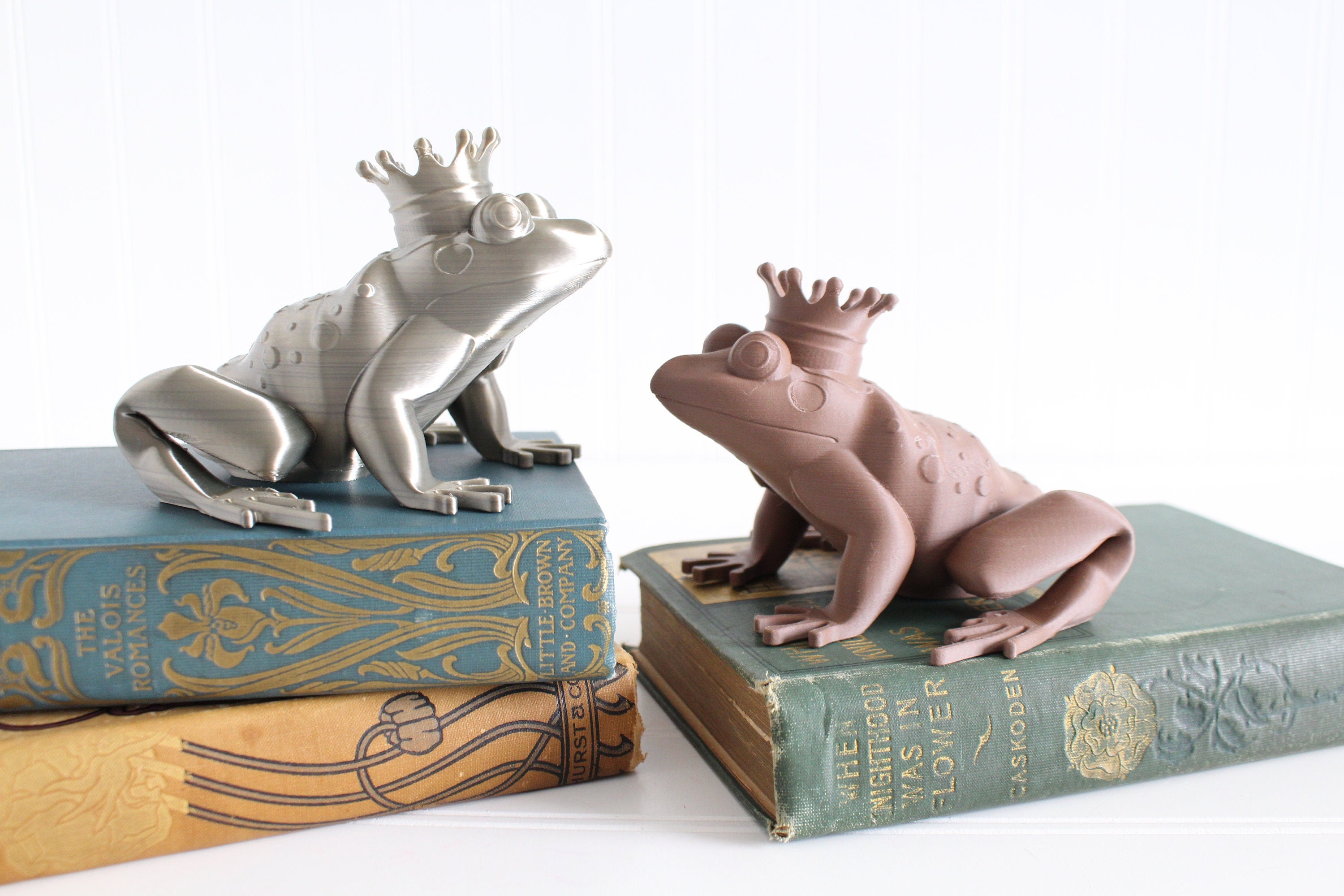 DelightfullyDutch Frog Prince Figurine with Crown Fairytale Decor 2 Sizes