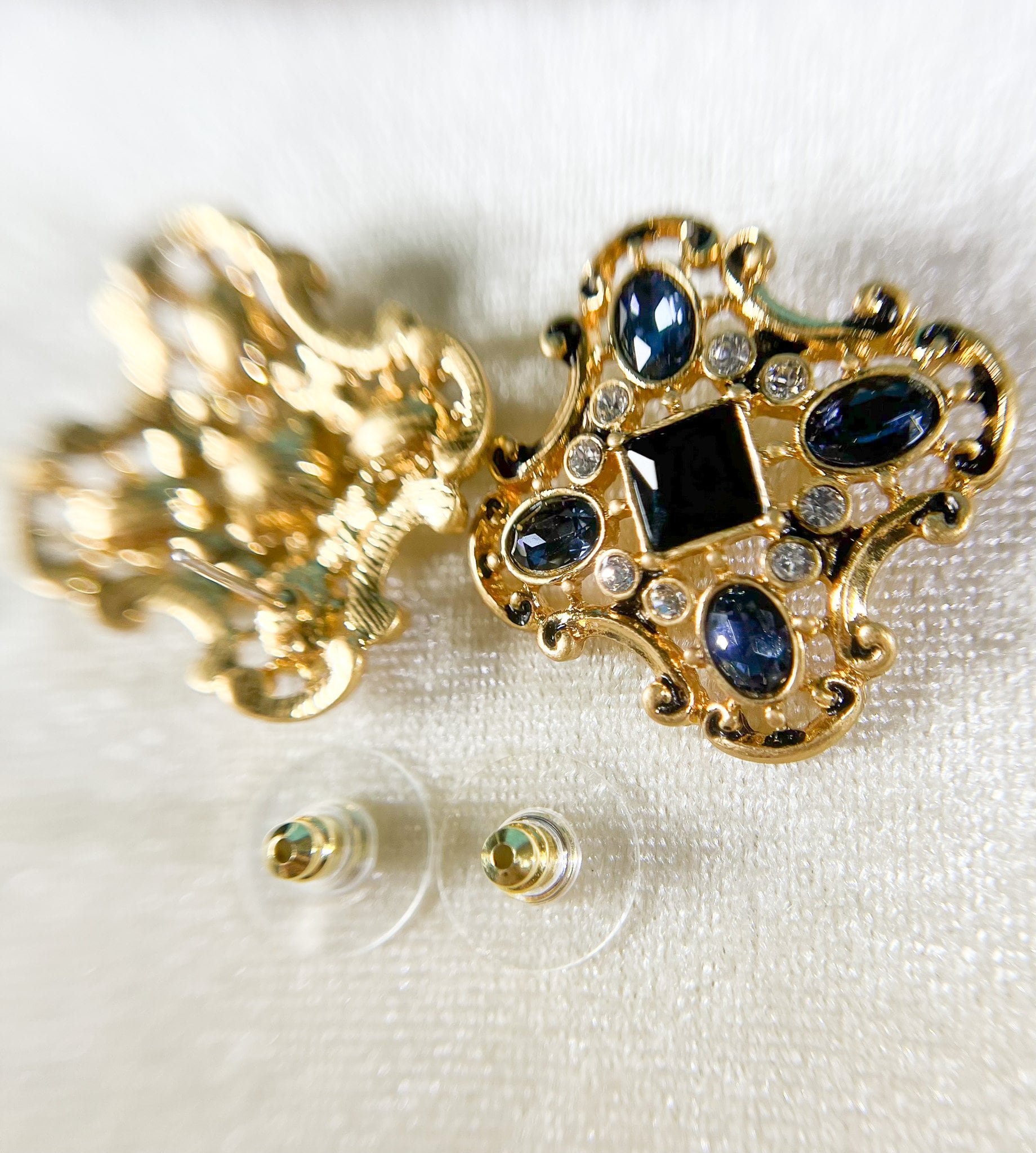 HappyJewelryWorld Vintage Sapphire Stud Earrings Yellow Gold Blue Gemstone