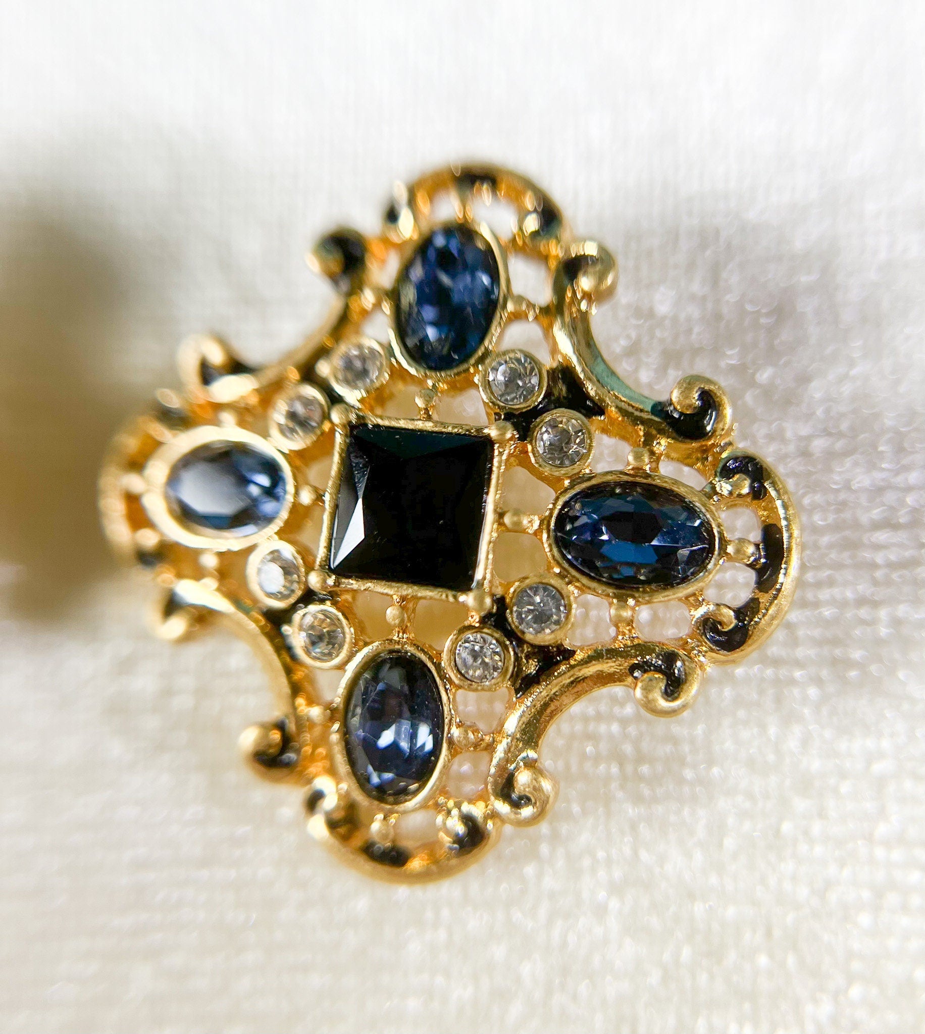 HappyJewelryWorld Vintage Sapphire Stud Earrings Yellow Gold Blue Gemstone