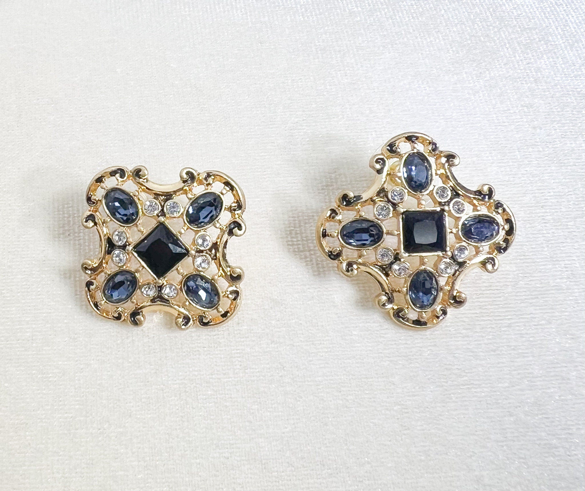 HappyJewelryWorld Vintage Sapphire Stud Earrings Yellow Gold Blue Gemstone