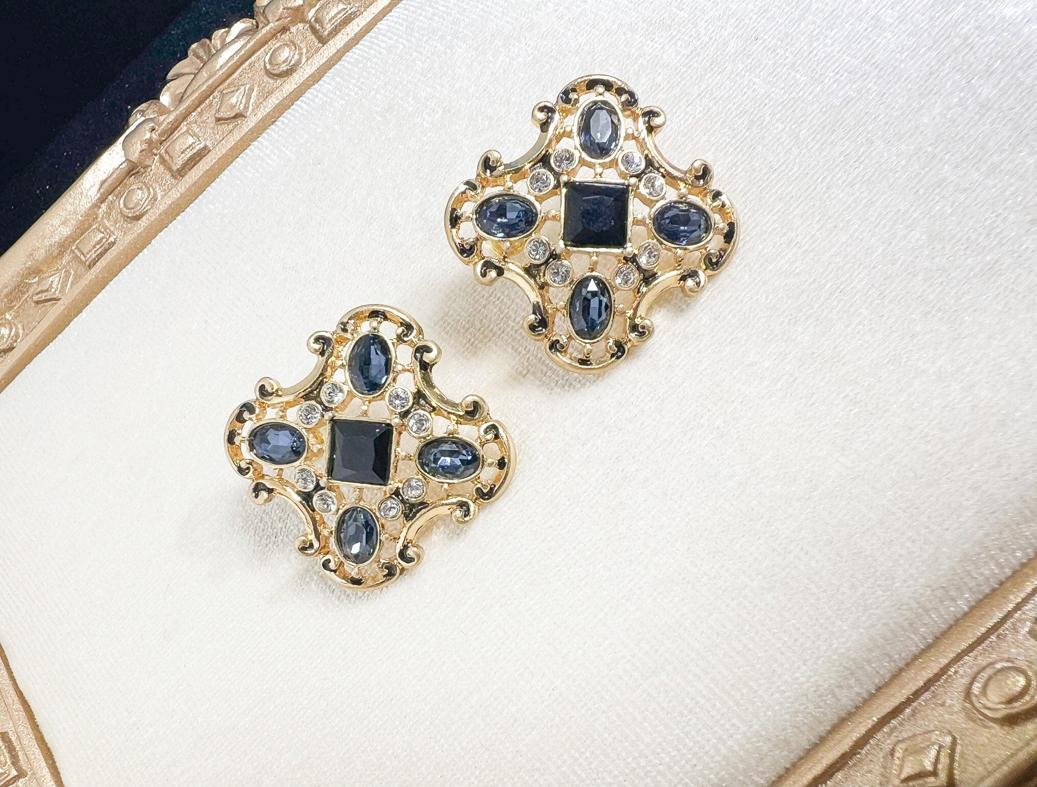 HappyJewelryWorld Vintage Sapphire Stud Earrings Yellow Gold Blue Gemstone