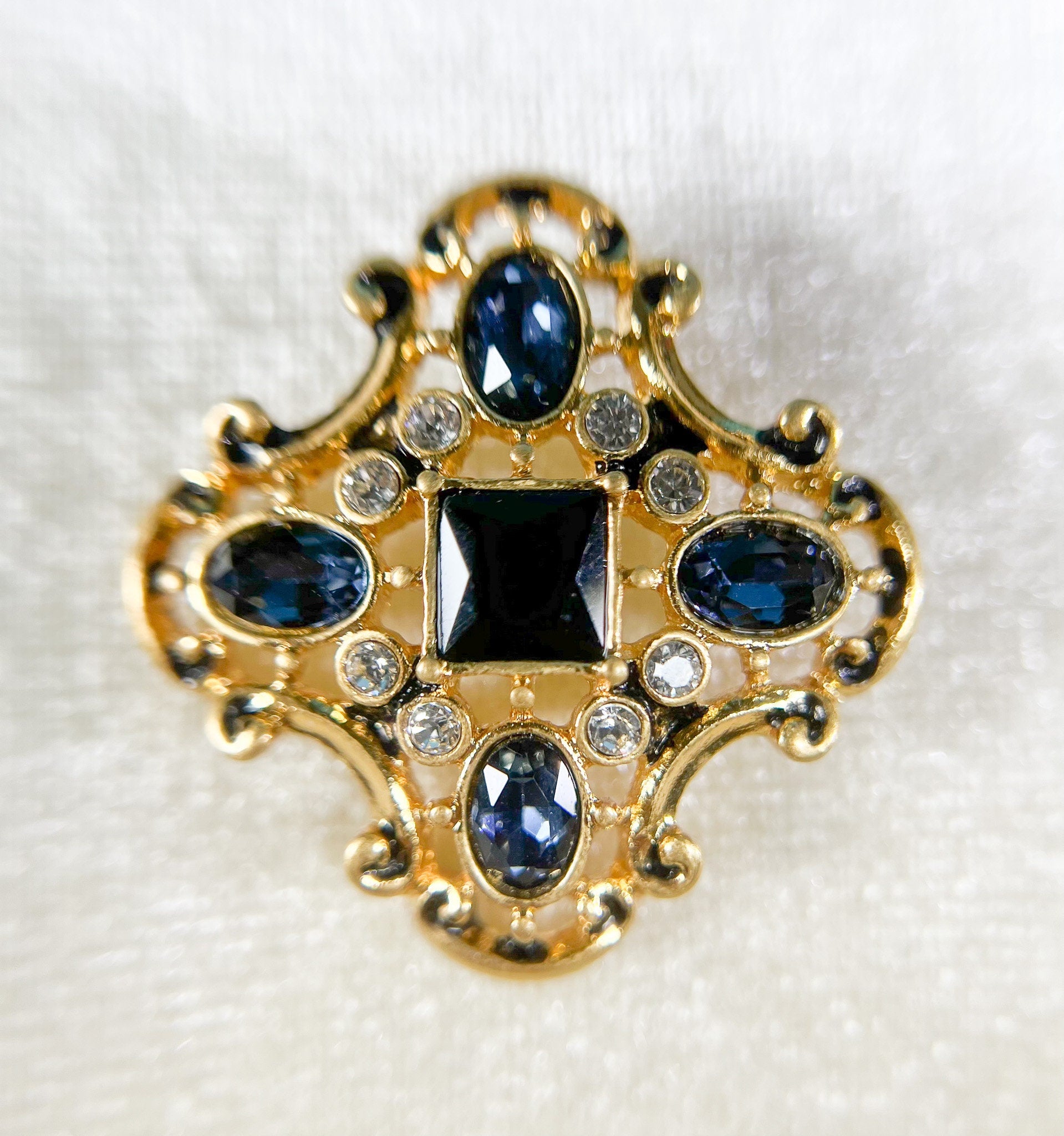HappyJewelryWorld Vintage Sapphire Stud Earrings Yellow Gold Blue Gemstone