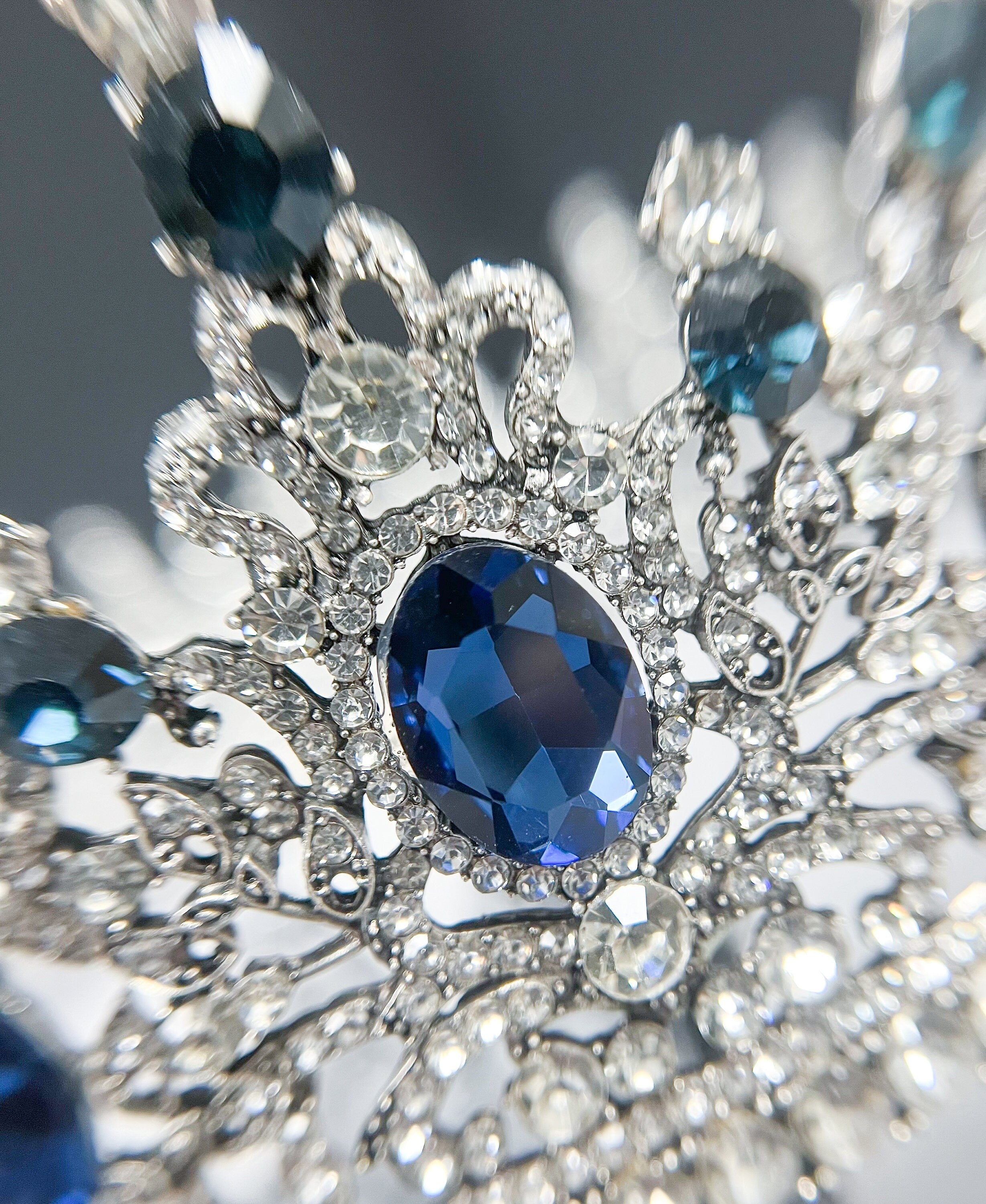 HappyJewelryWorld Royal King Blue Crystal Crown