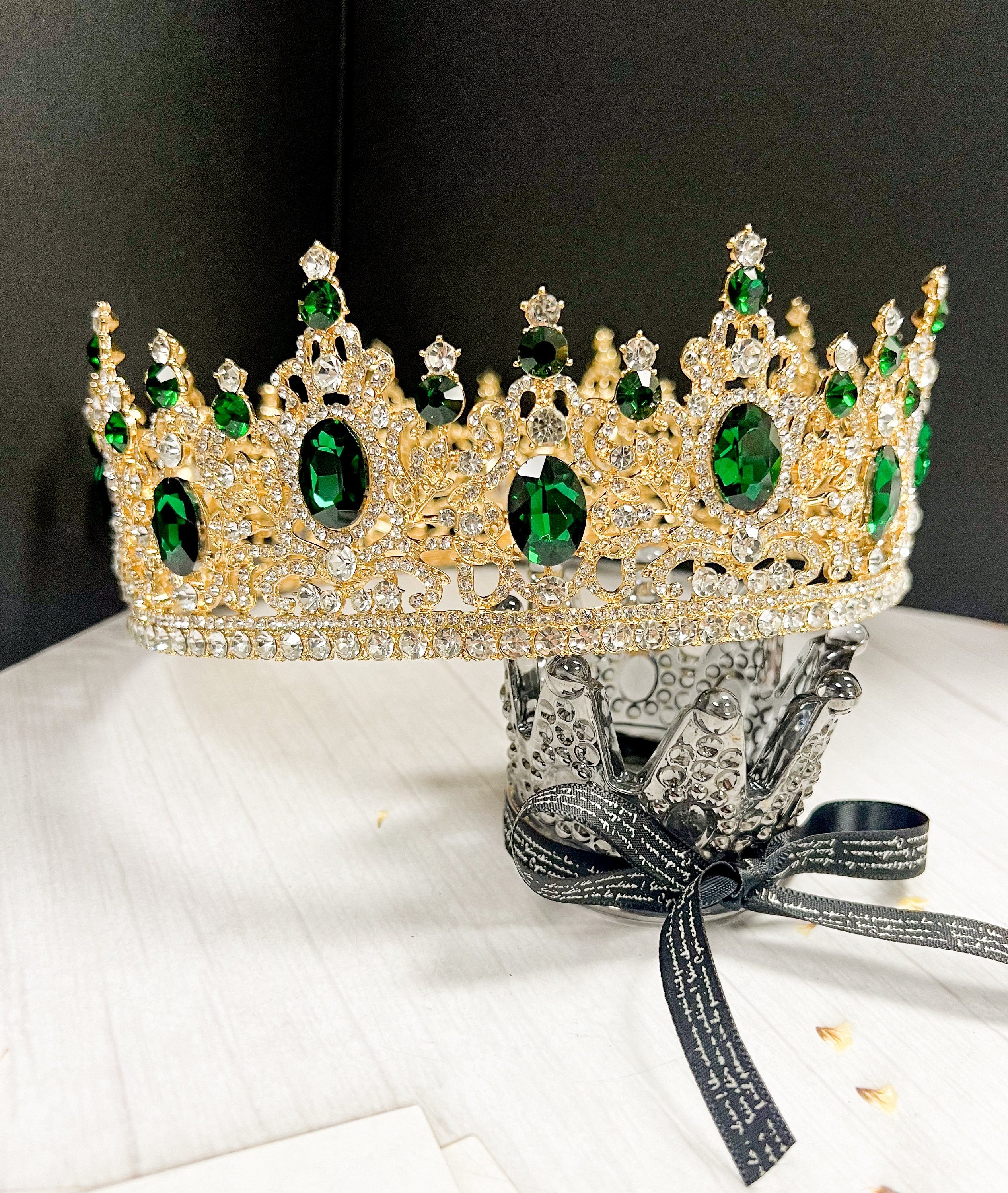 HappyJewelryWorld Royal King Crown For Men Green Crystal Extra Large