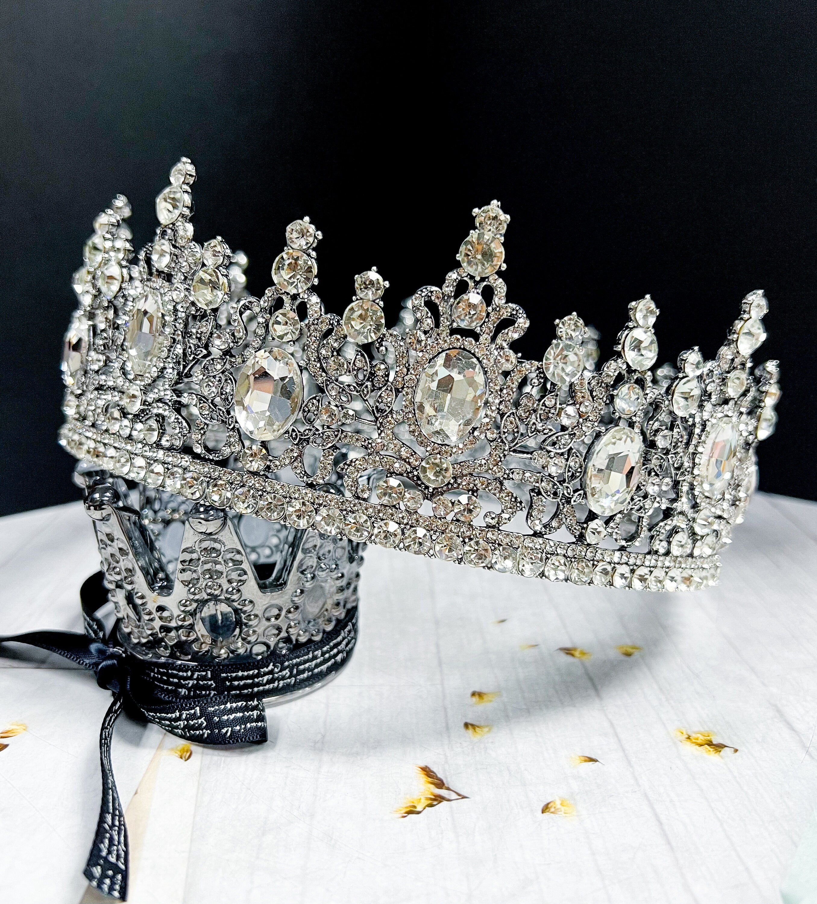 HappyJewelryWorld Royal King Crystal Rhinestone Crown 24in Silver