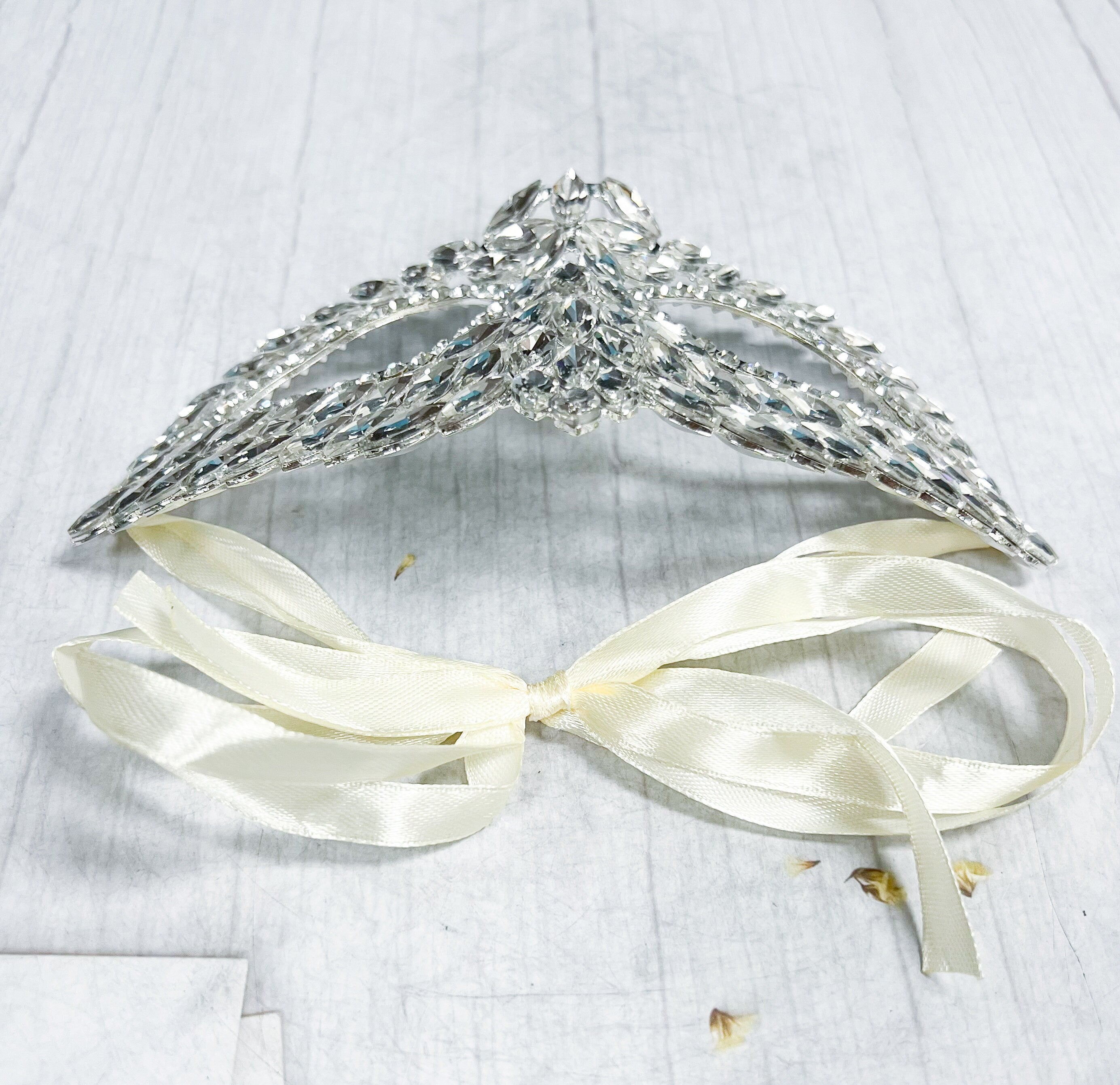HappyJewelryWorld Silver Masquerade Mask with Clear Crystal Rhinestones