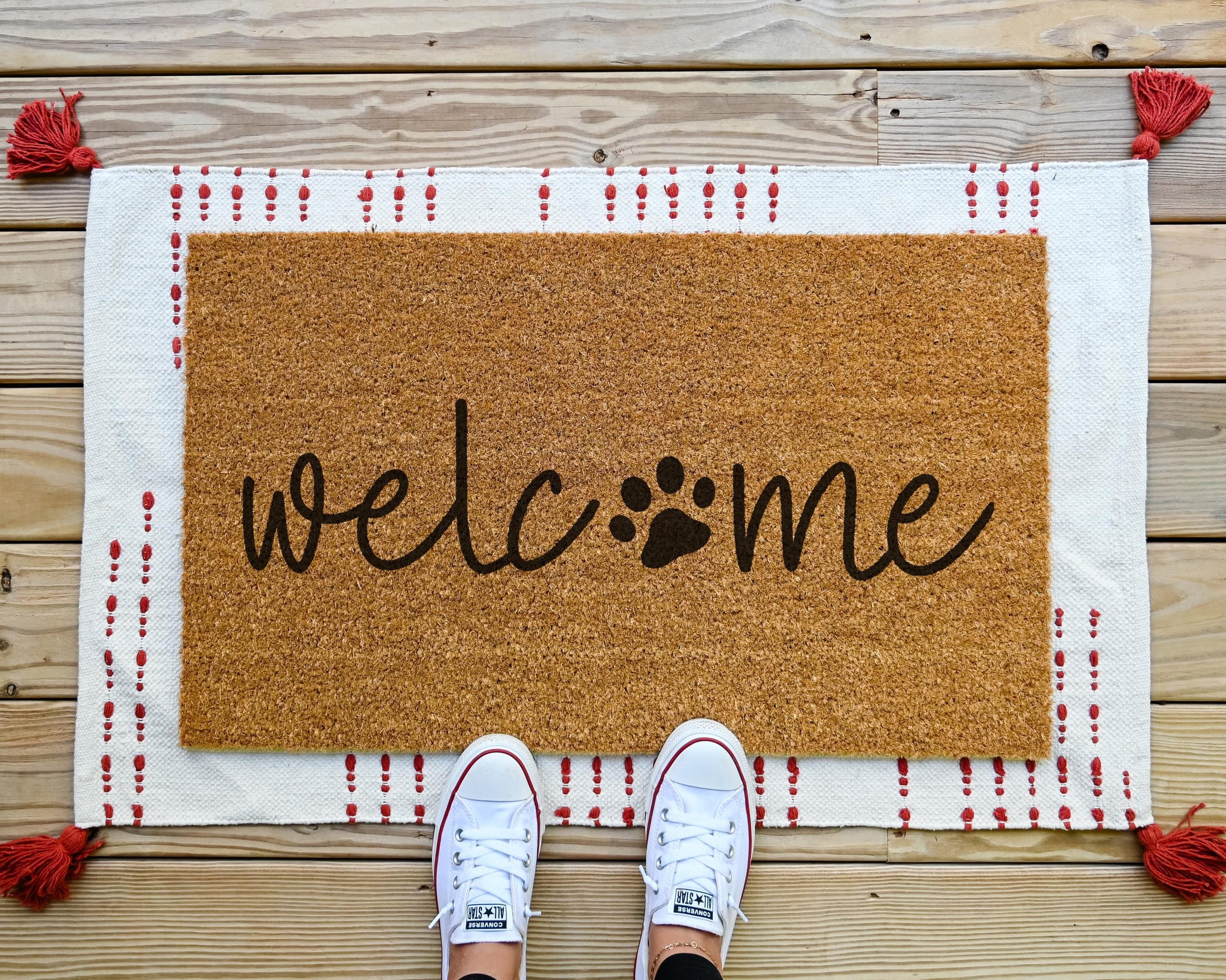 HamlinRowShop Dog Welcome Natural Coir Doormat Scrolling Cursive Design