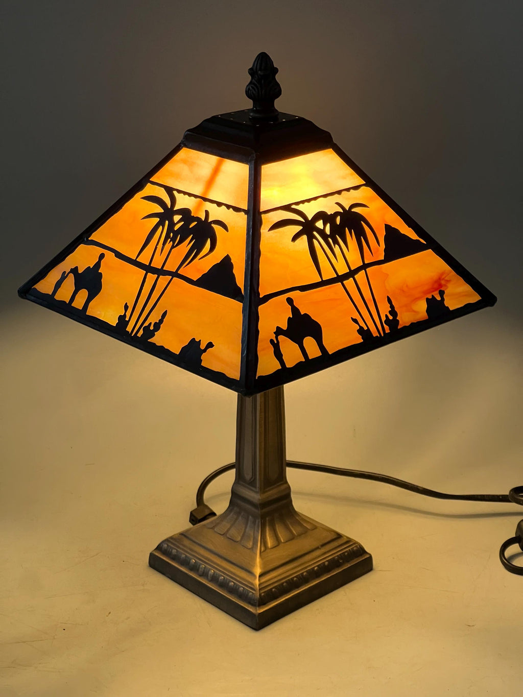 U2Antique Mission Tiffany Table Lamp Desert Camel Pyramid