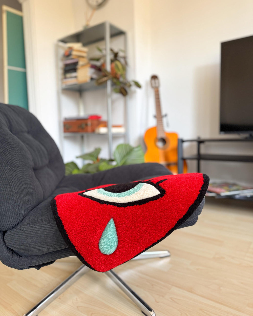 LargoModern Crying Heart Handmade Tufted Rug
