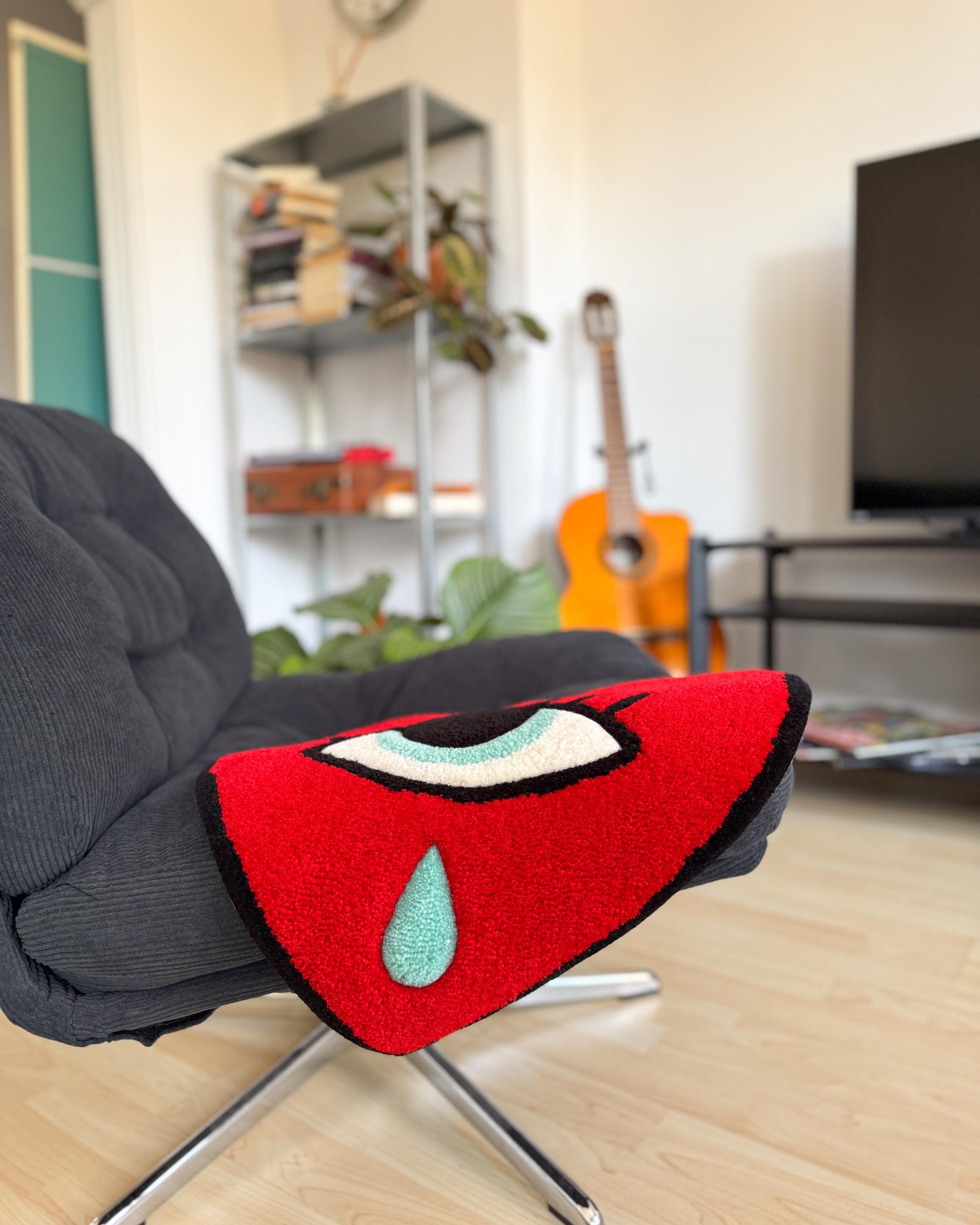 LargoModern Crying Heart Handmade Tufted Rug