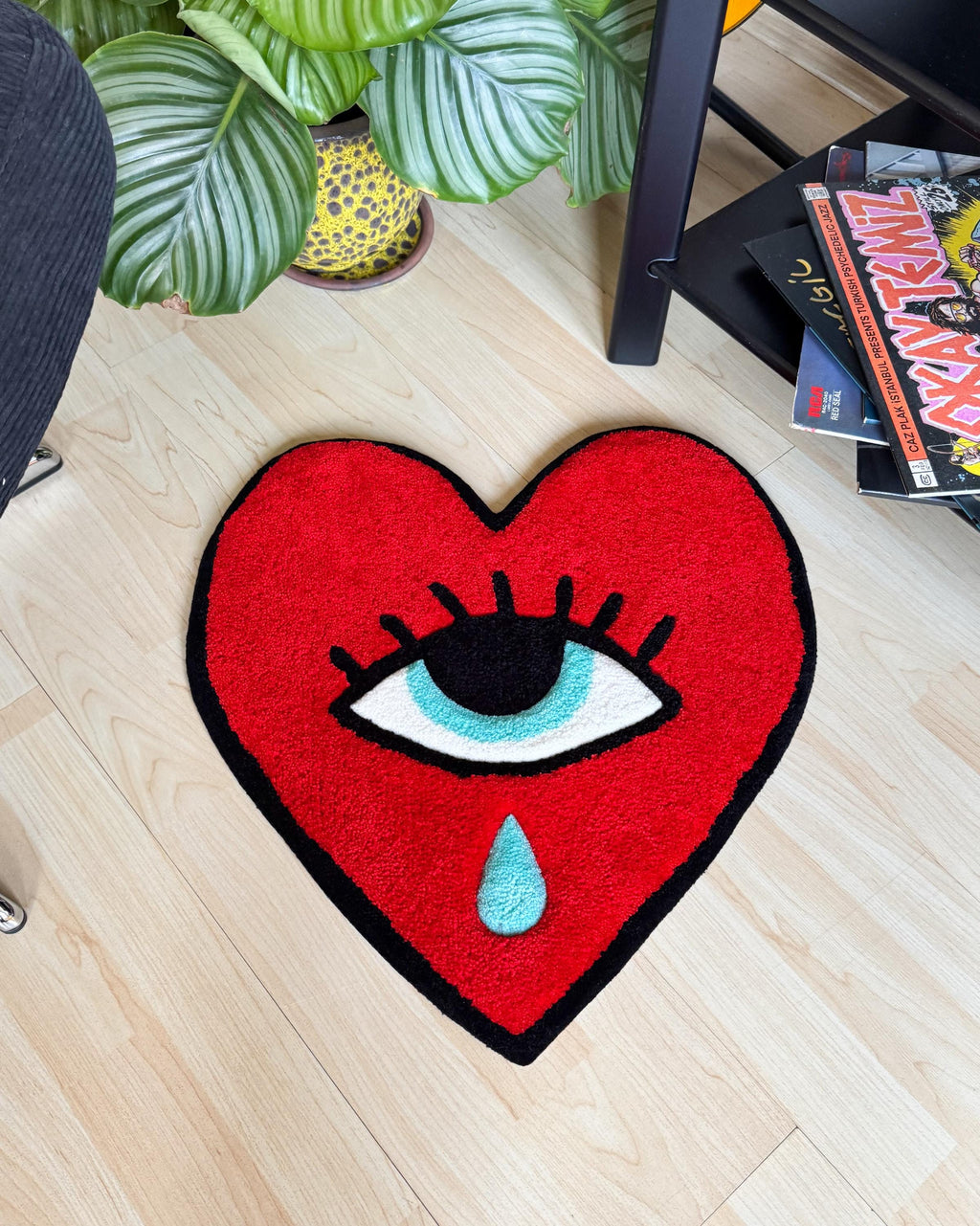 LargoModern Crying Heart Handmade Tufted Rug