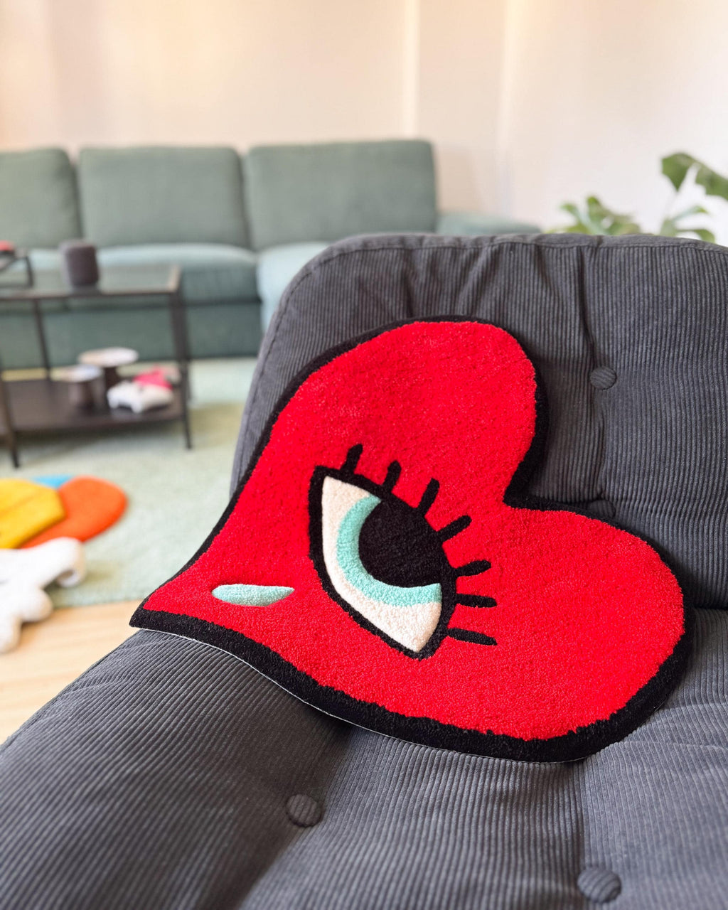 LargoModern Crying Heart Handmade Tufted Rug