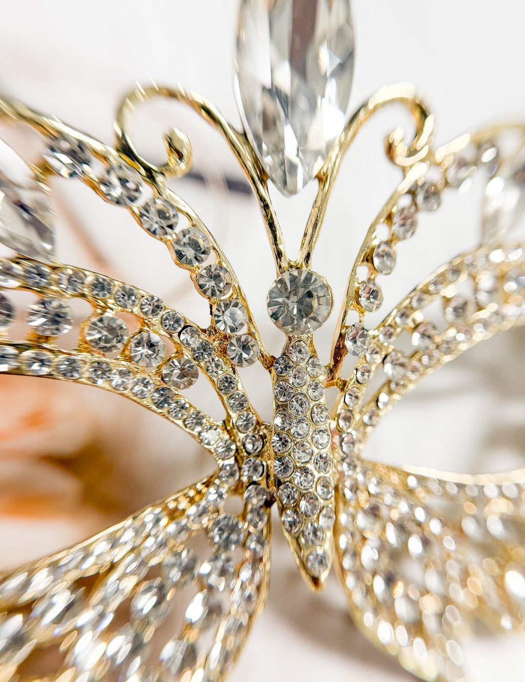HappyJewelryWorld Crystal Masquerade Mask with Gold Stick Rhinestone