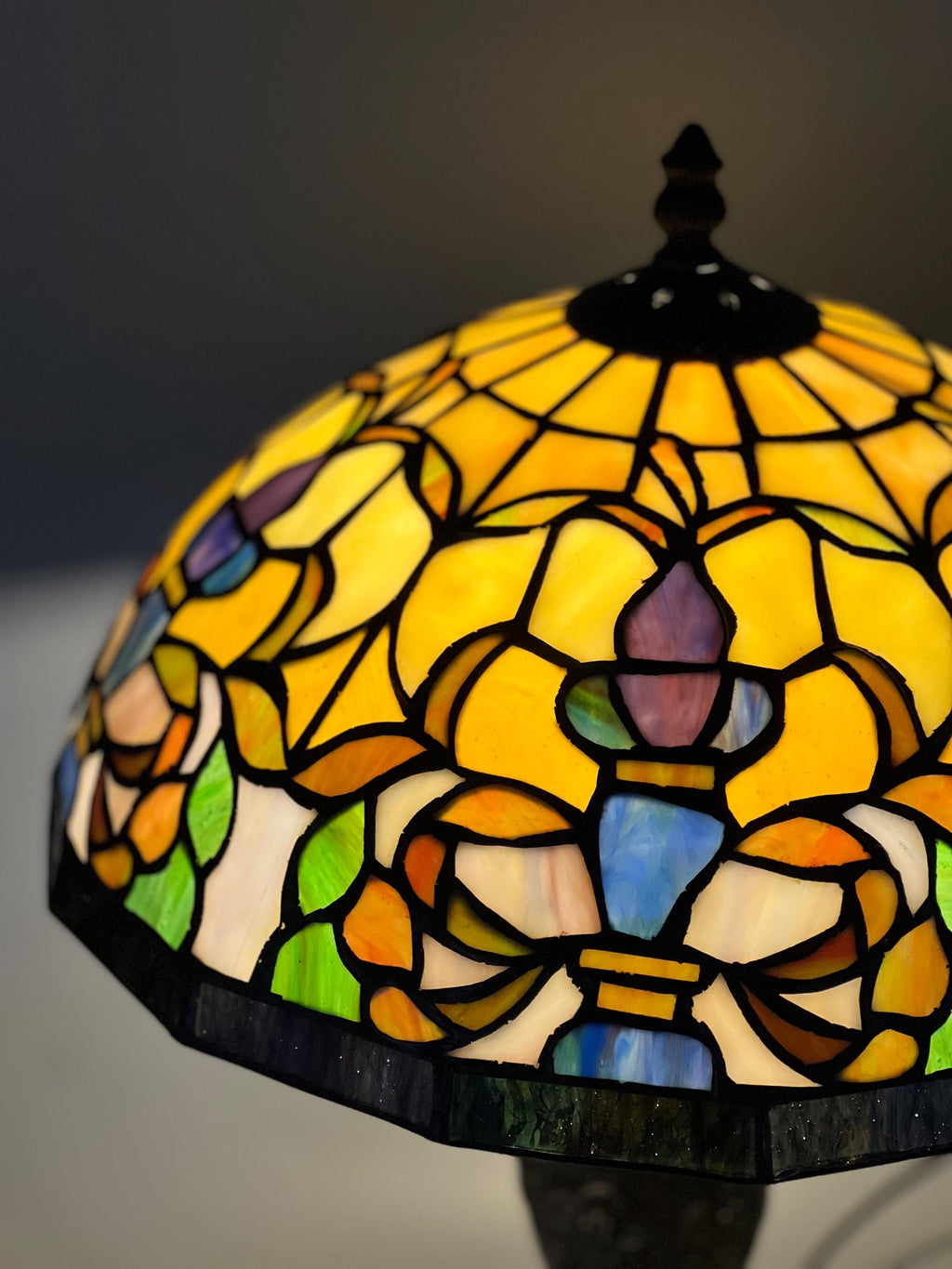 Vintage Tiffany Floral Stained Glass Table Lamp 14in