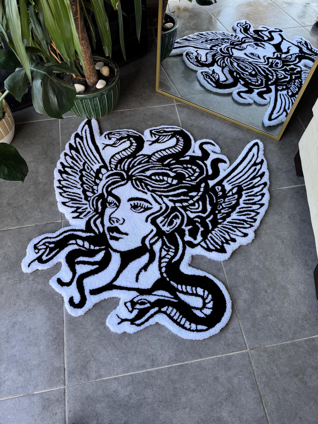 OrnnWorks Handmade Medusa Fluffy Tufted Rug with Snakes Motif