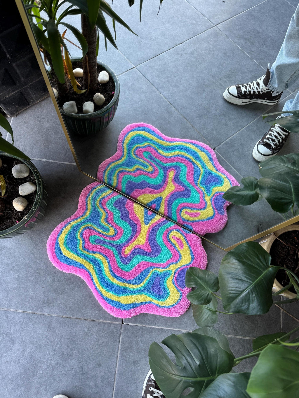 OrnnWorks Fluid Colorful Fluffy Tufted Rug