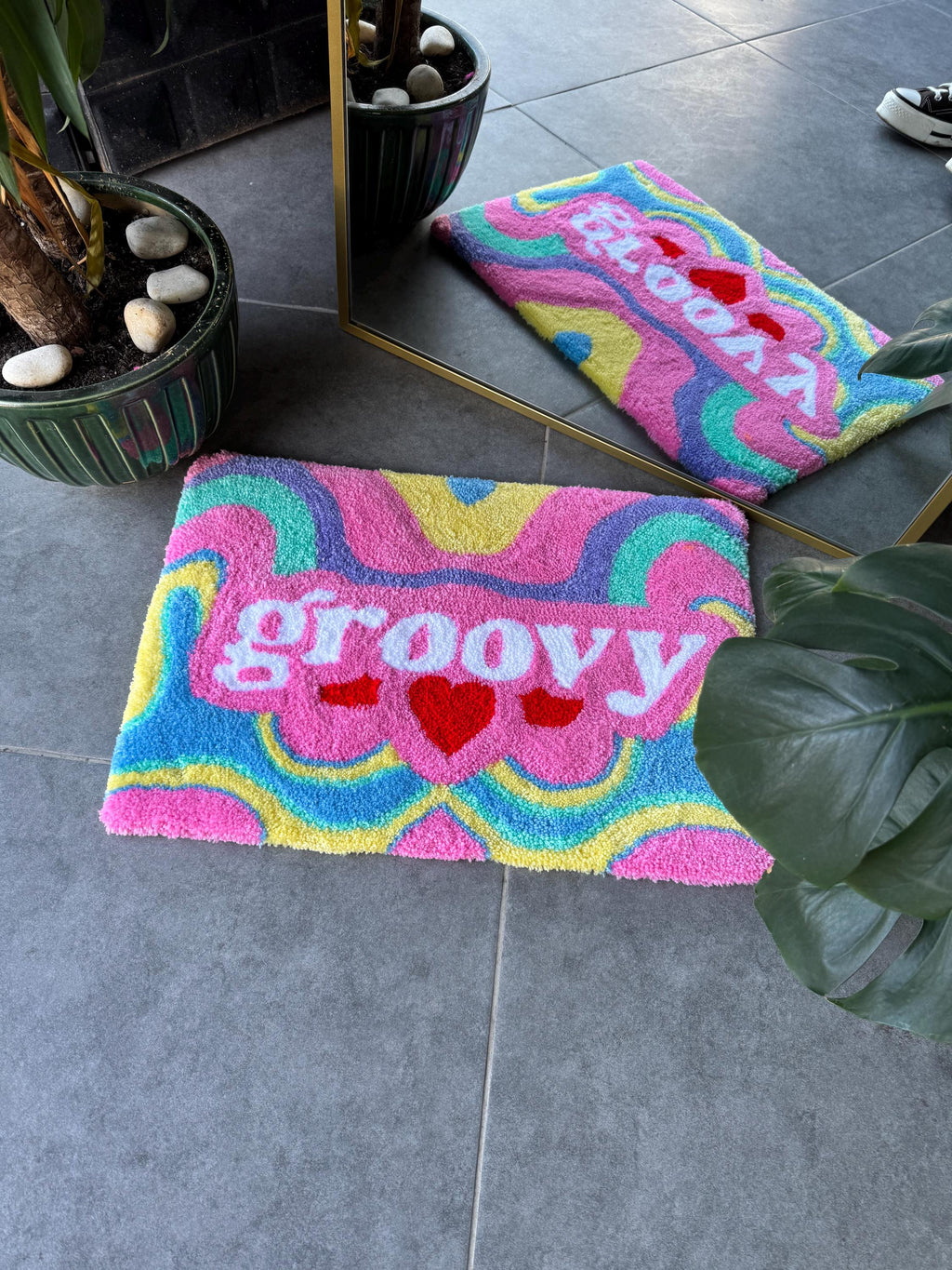 OrnnWorks Groovy Heart Shape Fluffy Tufted Rug 60x40cm