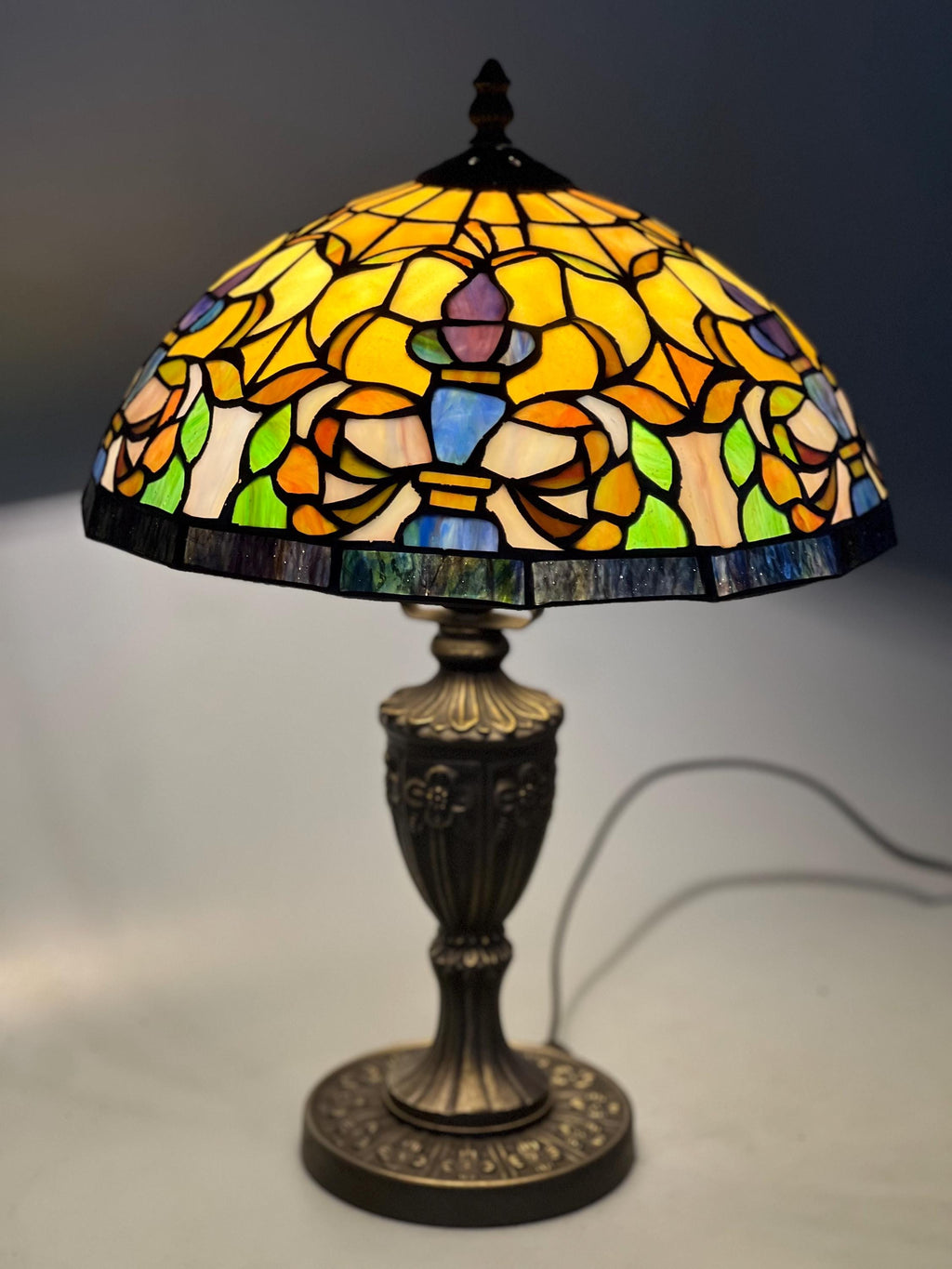 Vintage Tiffany Floral Stained Glass Table Lamp 14in