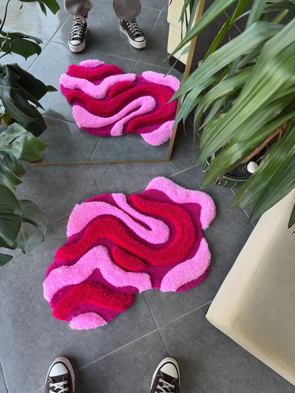 OrnnWorks Irregular Shaped Pink Abstract 3D Fluffy Handmade Tufted Rug
