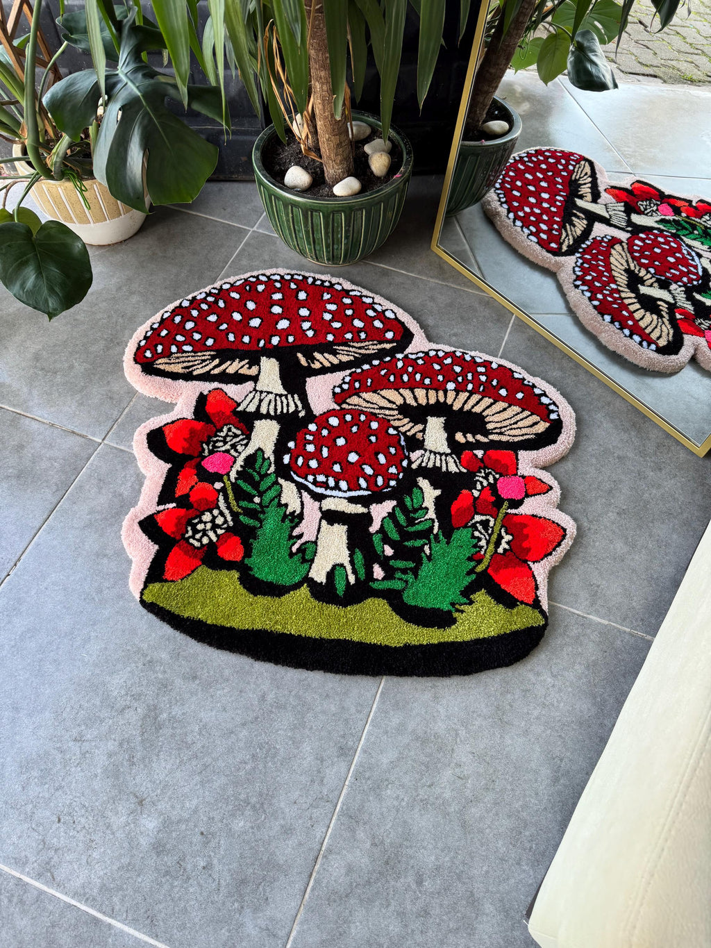 OrnnWorks Vintage Mushrooms Plants Fluffy Tufted Rug 80cm