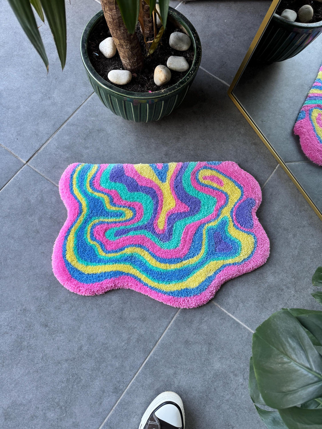 OrnnWorks Fluid Colorful Fluffy Tufted Rug