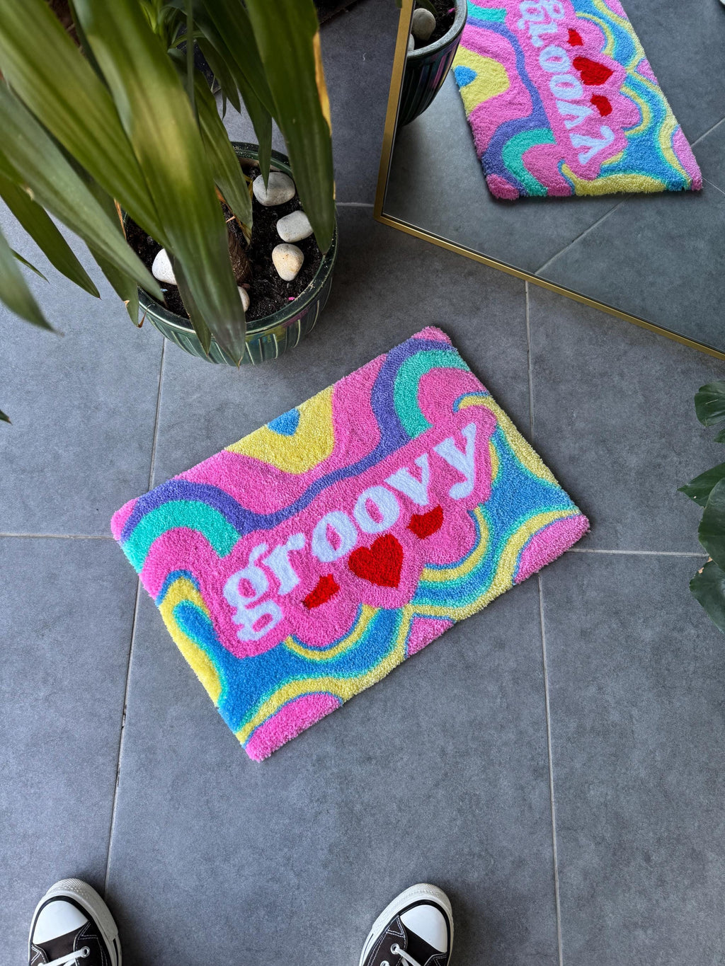 OrnnWorks Groovy Heart Shape Fluffy Tufted Rug 60x40cm