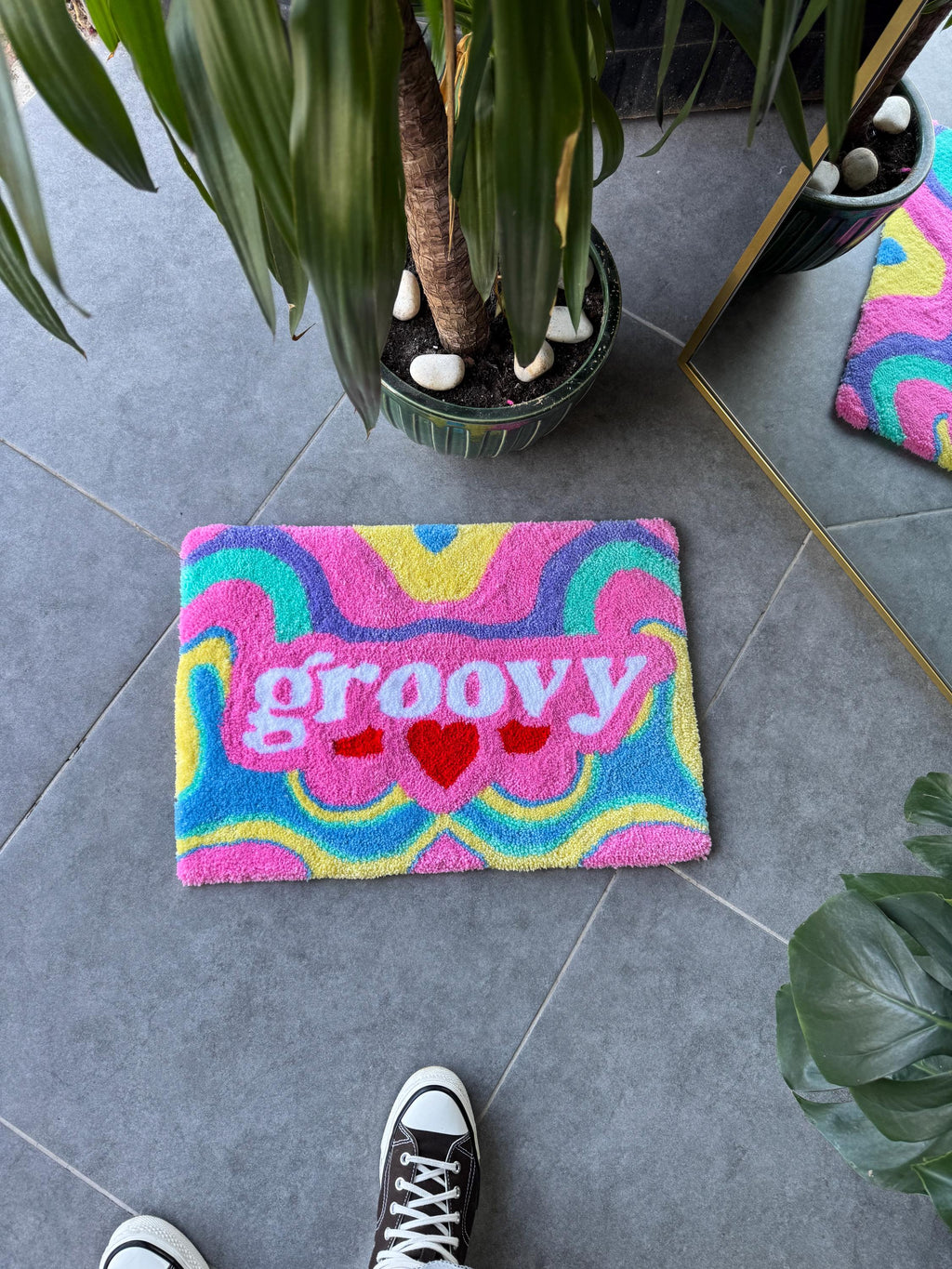 OrnnWorks Groovy Heart Shape Fluffy Tufted Rug 60x40cm