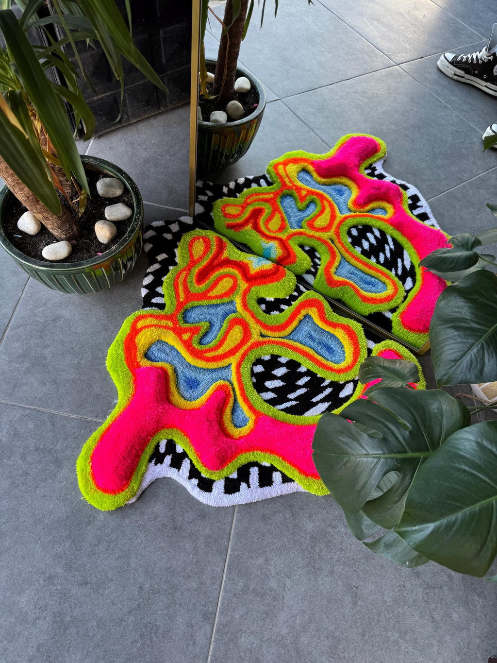 OrnnWorks Dream 3D Checkered Fluffy Handmade Mirror Front Tufted Rug