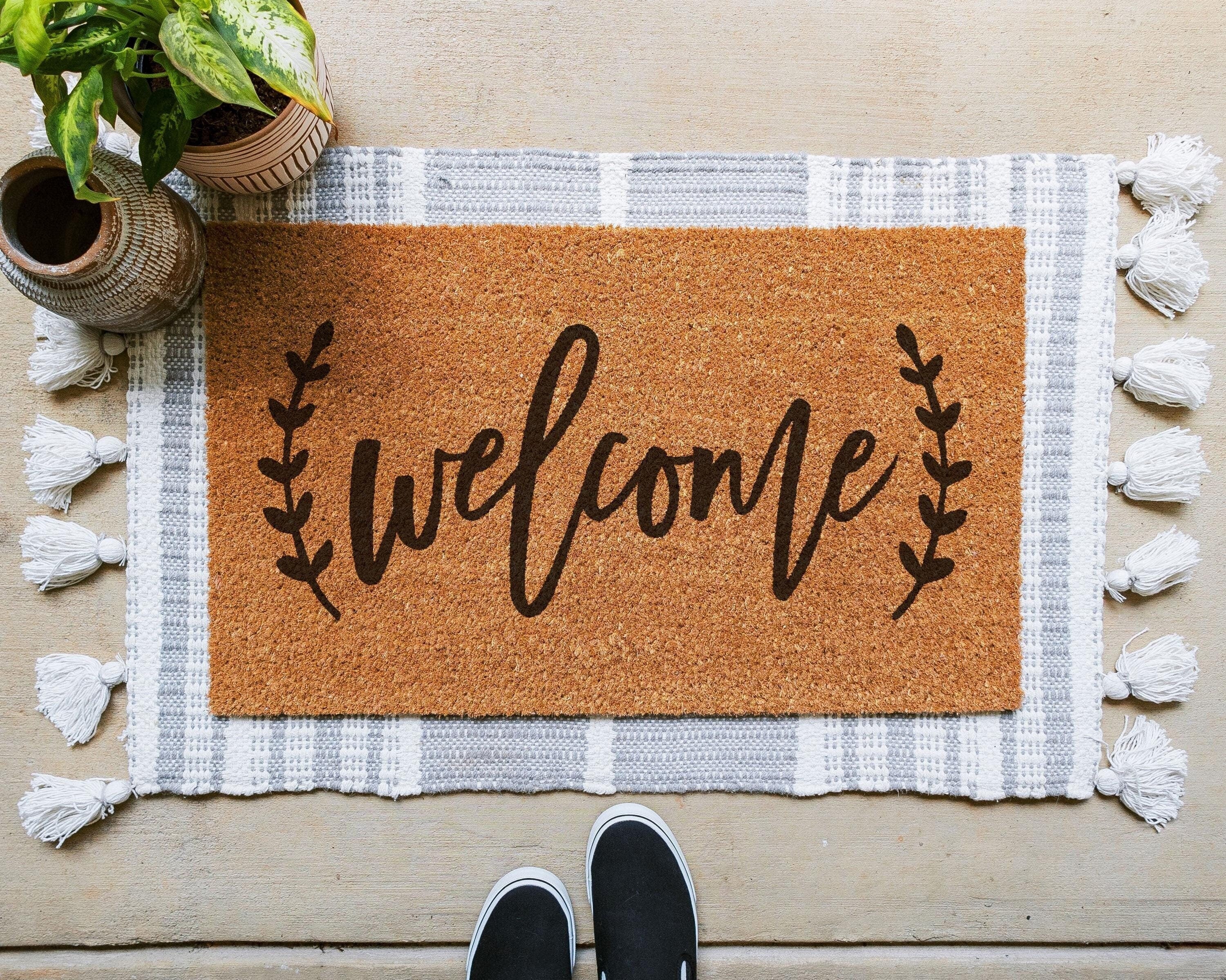 HamlinRowShop Farmhouse Coir Doormat with Cursive Welcome Design