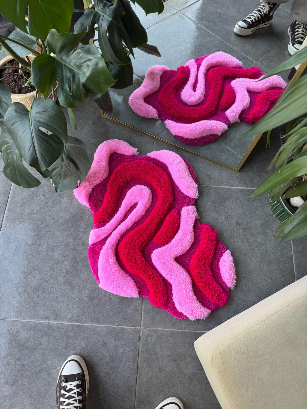 OrnnWorks Irregular Shaped Pink Abstract 3D Fluffy Handmade Tufted Rug