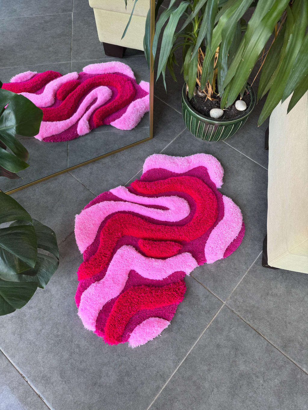 OrnnWorks Irregular Shaped Pink Abstract 3D Fluffy Handmade Tufted Rug