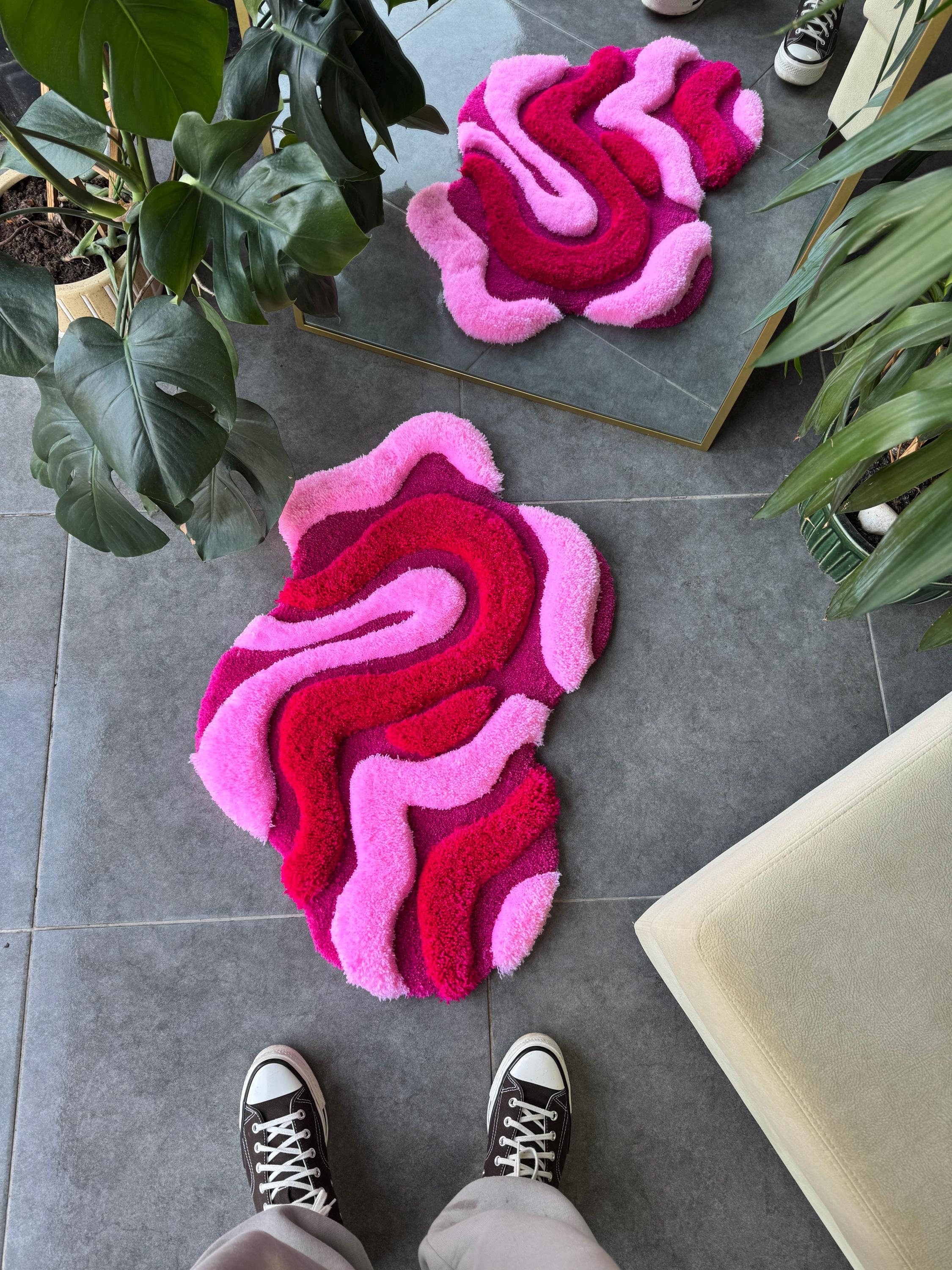 OrnnWorks Irregular Shaped Pink Abstract 3D Fluffy Handmade Tufted Rug