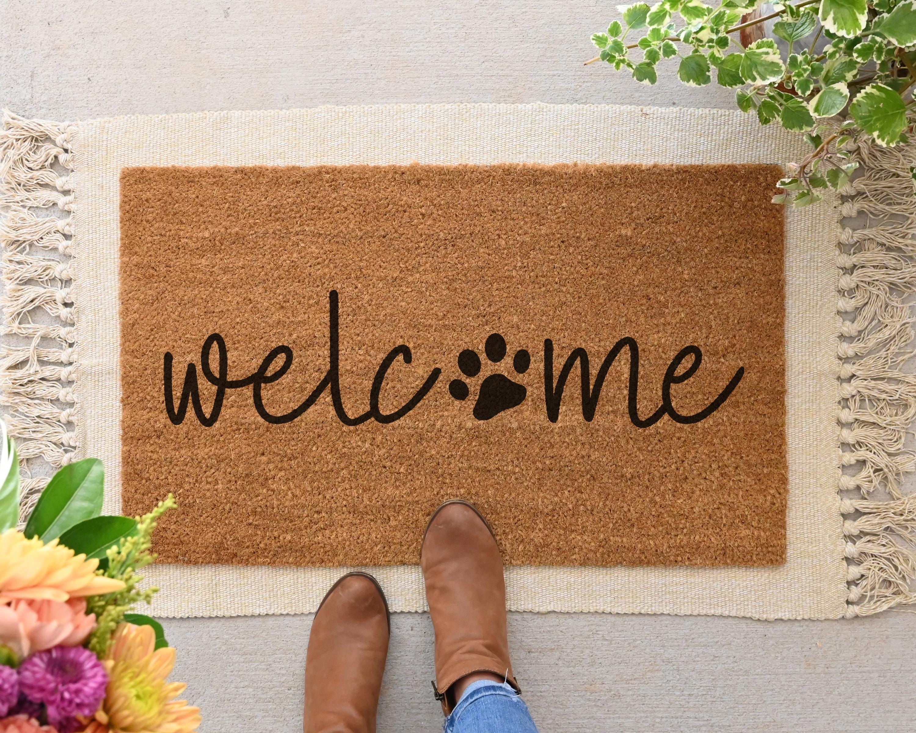 HamlinRowShop Dog Welcome Natural Coir Doormat Scrolling Cursive Design